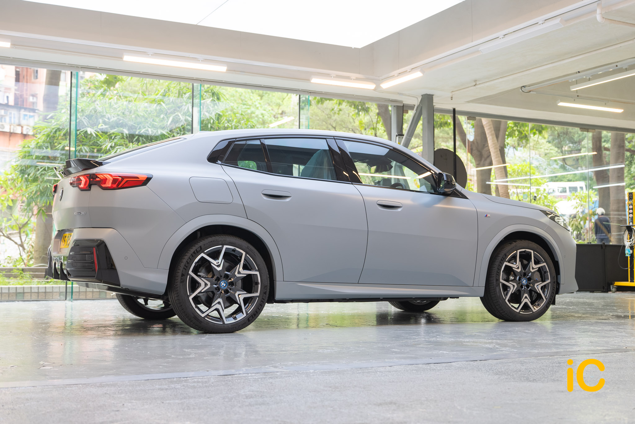 BMW iX2 透明 PPF 施工作品