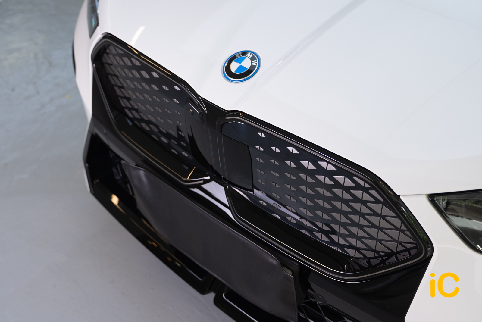BMW iX2 透明 PPF 施工作品