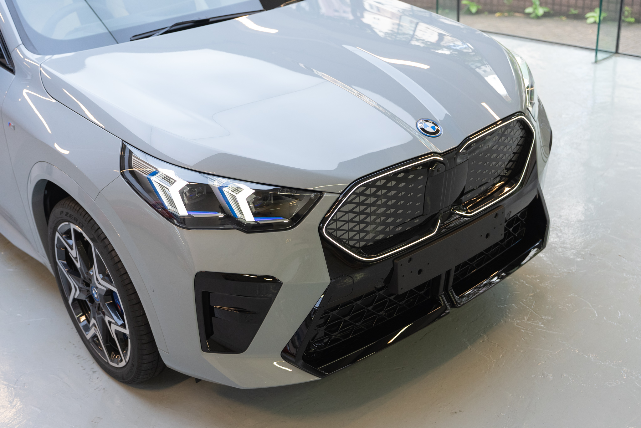 BMW iX2 透明 PPF 施工作品