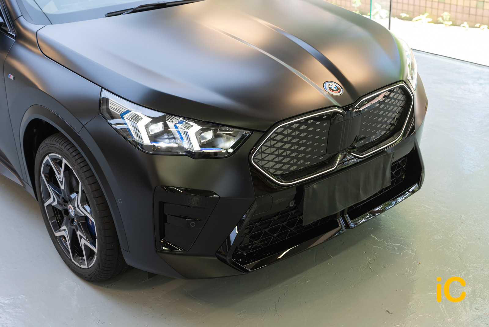 BMW iX2 透明 PPF 施工作品