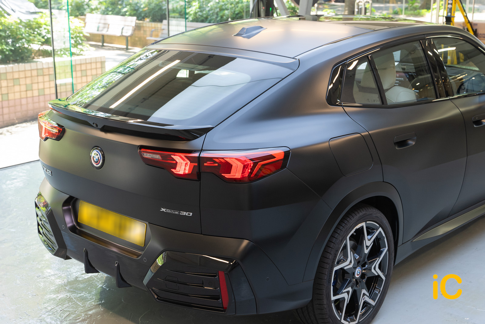 BMW iX2 透明 PPF 施工作品