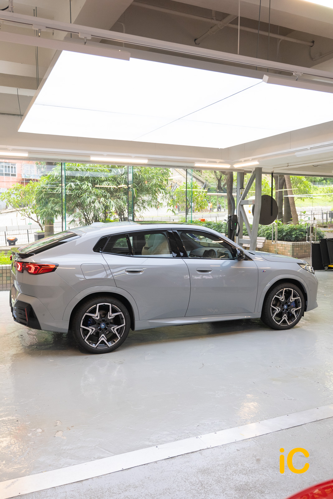 BMW iX2 透明 PPF 施工作品