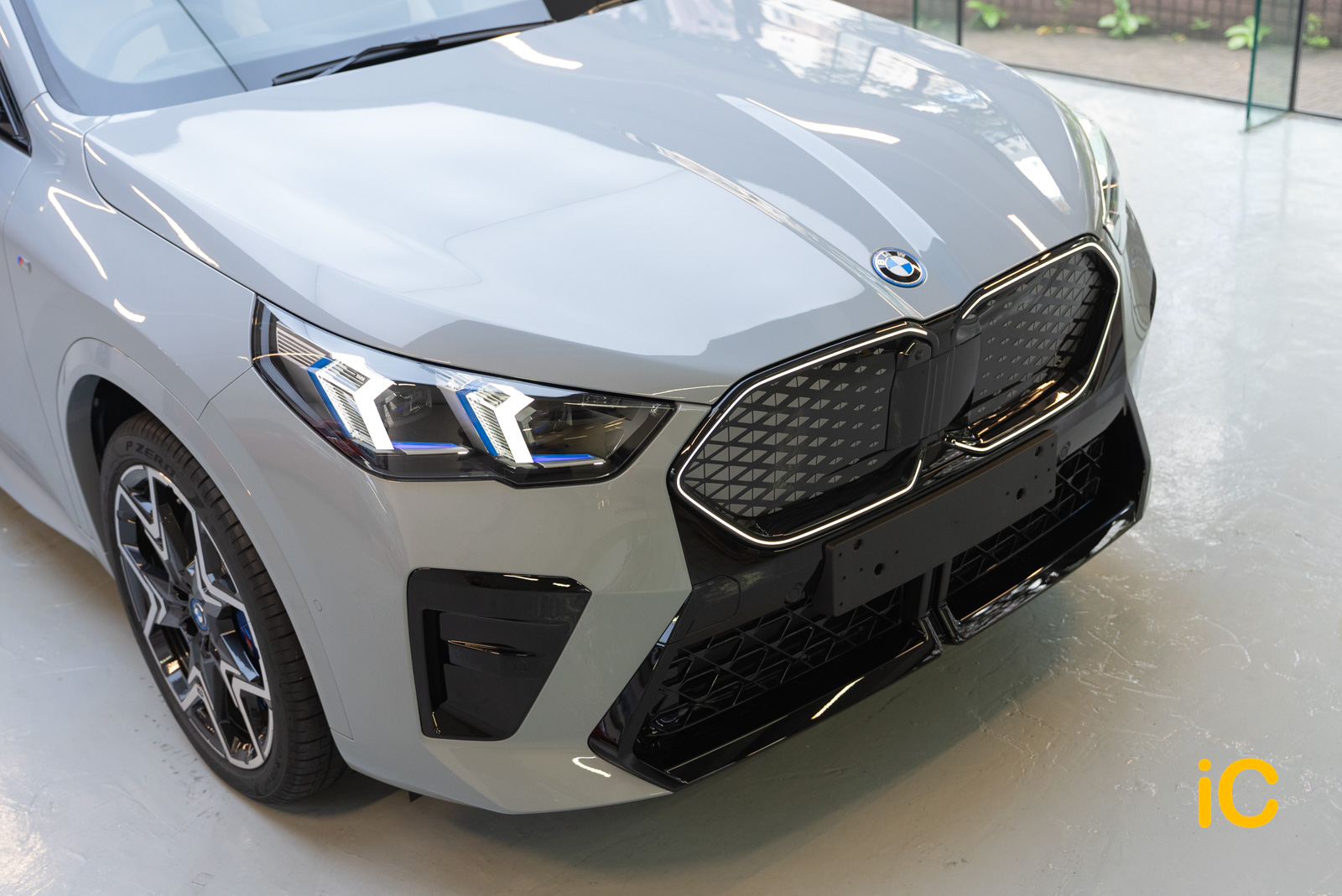 BMW iX2 透明 PPF 施工作品
