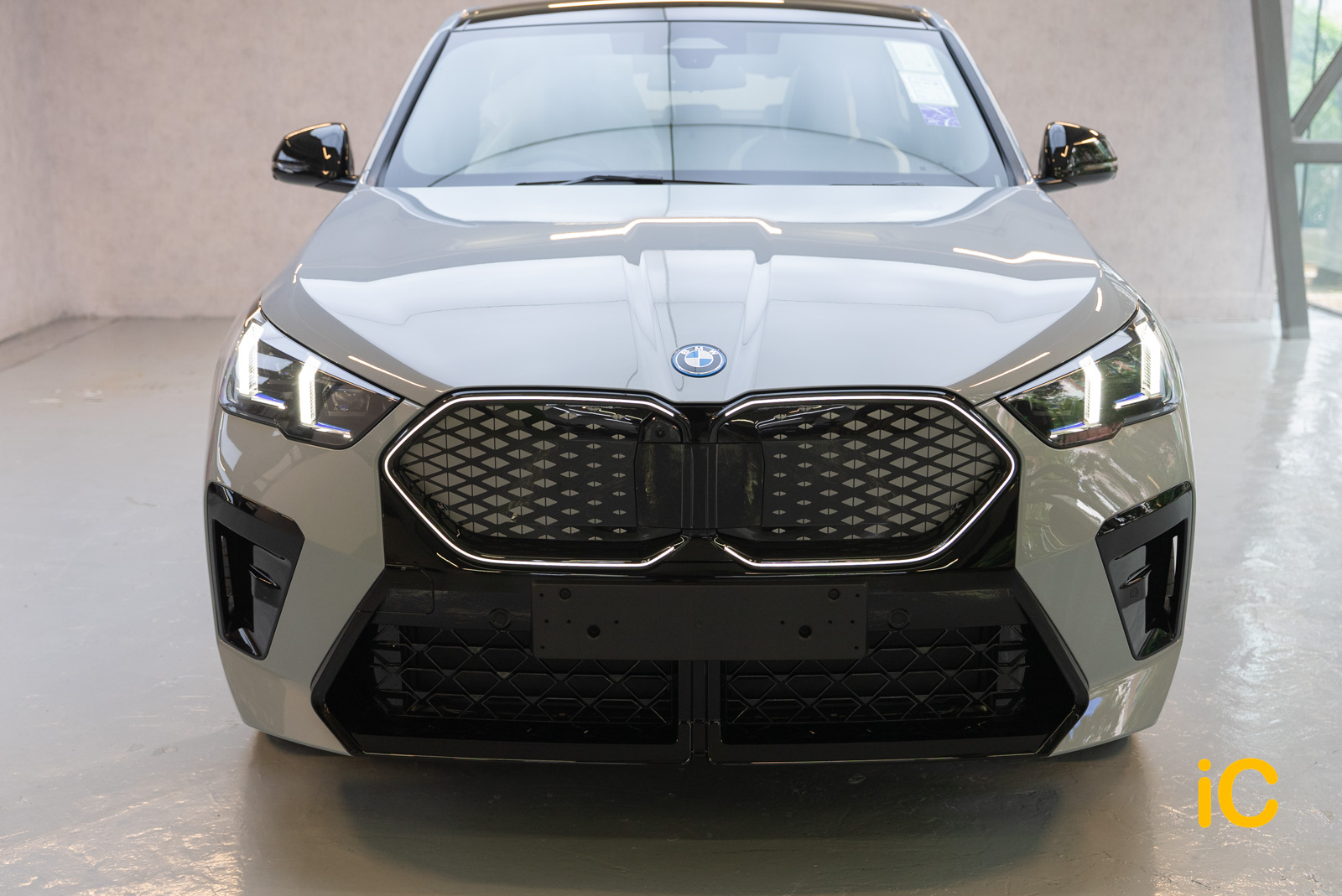 BMW iX2 透明 PPF 施工作品