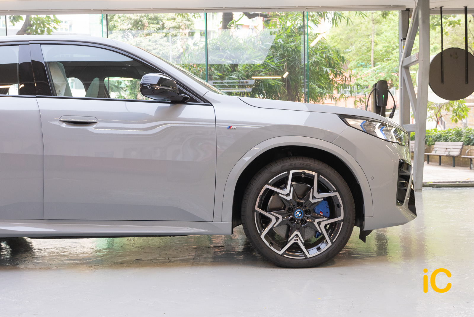 BMW iX2 透明 PPF 施工作品