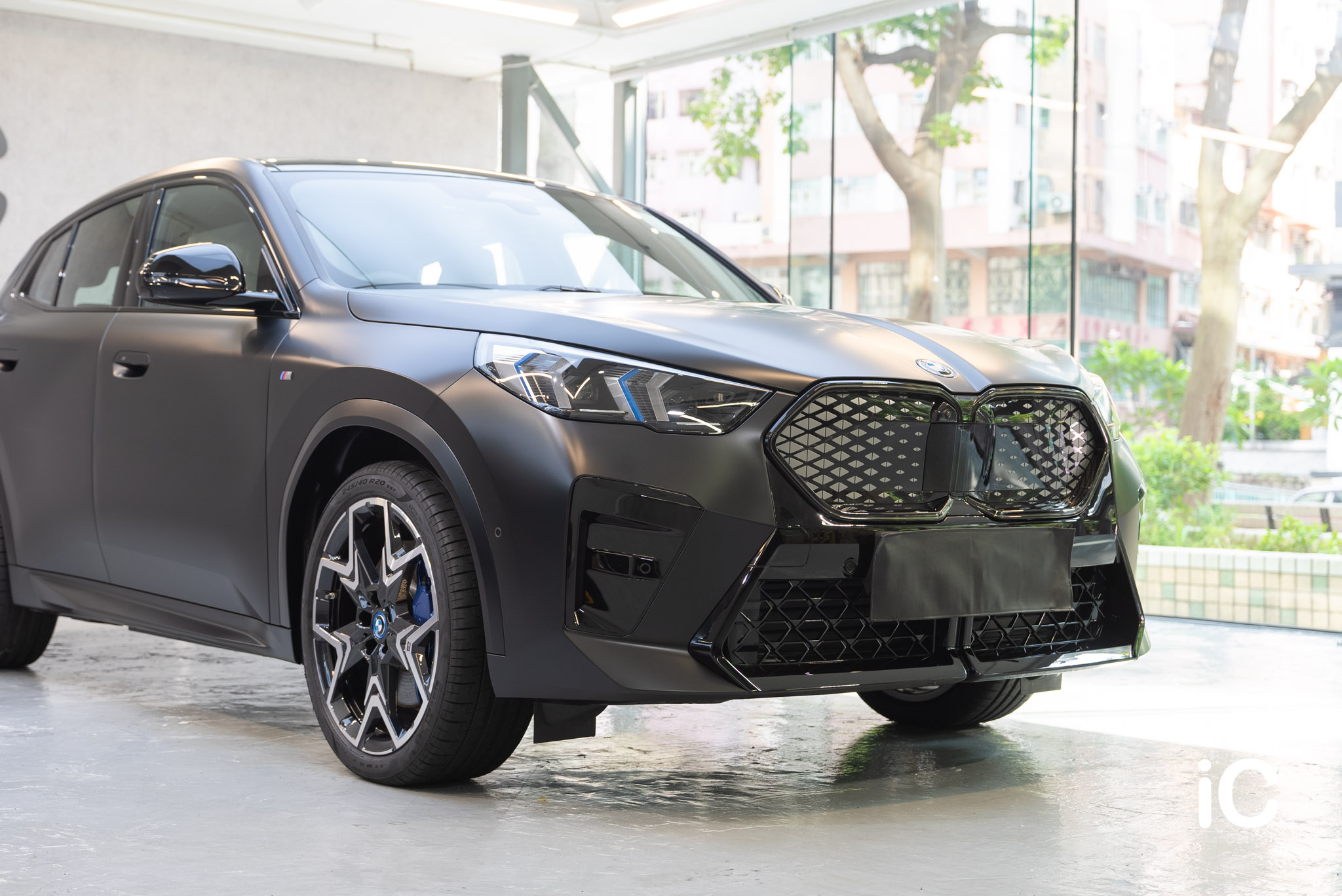 BMW iX2 透明 PPF 施工作品