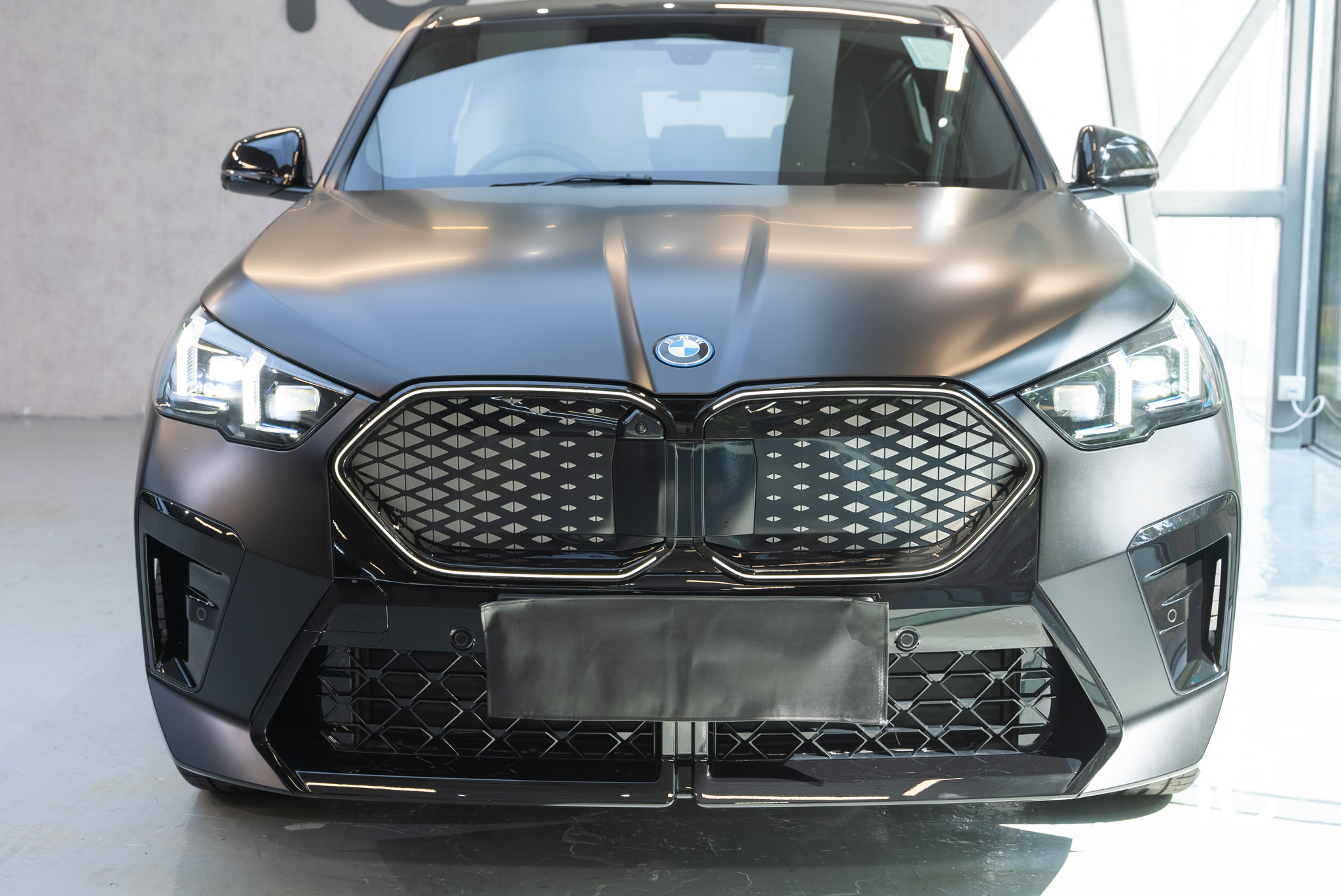 BMW iX2 透明 PPF 施工作品