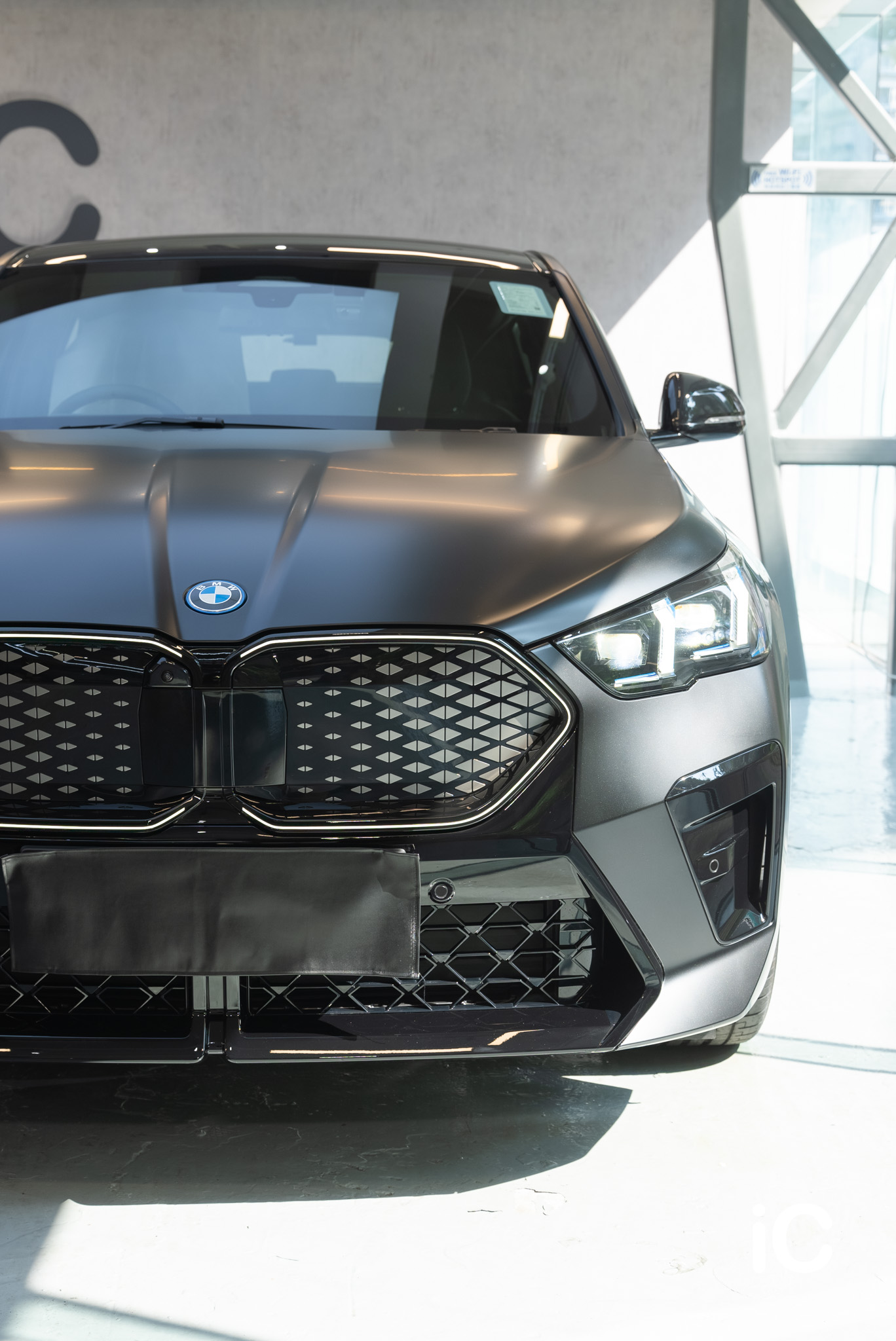 BMW iX2 透明 PPF 施工作品
