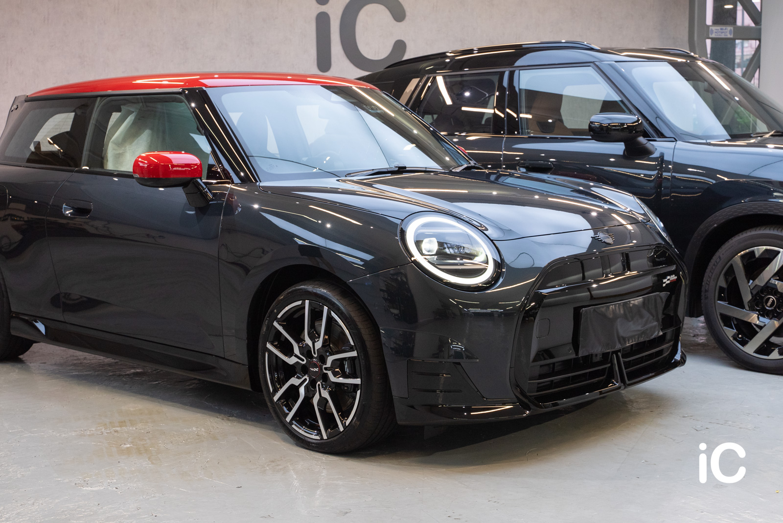 MINI Cooper SE + Mini Countryman 鍍膜 施工作品