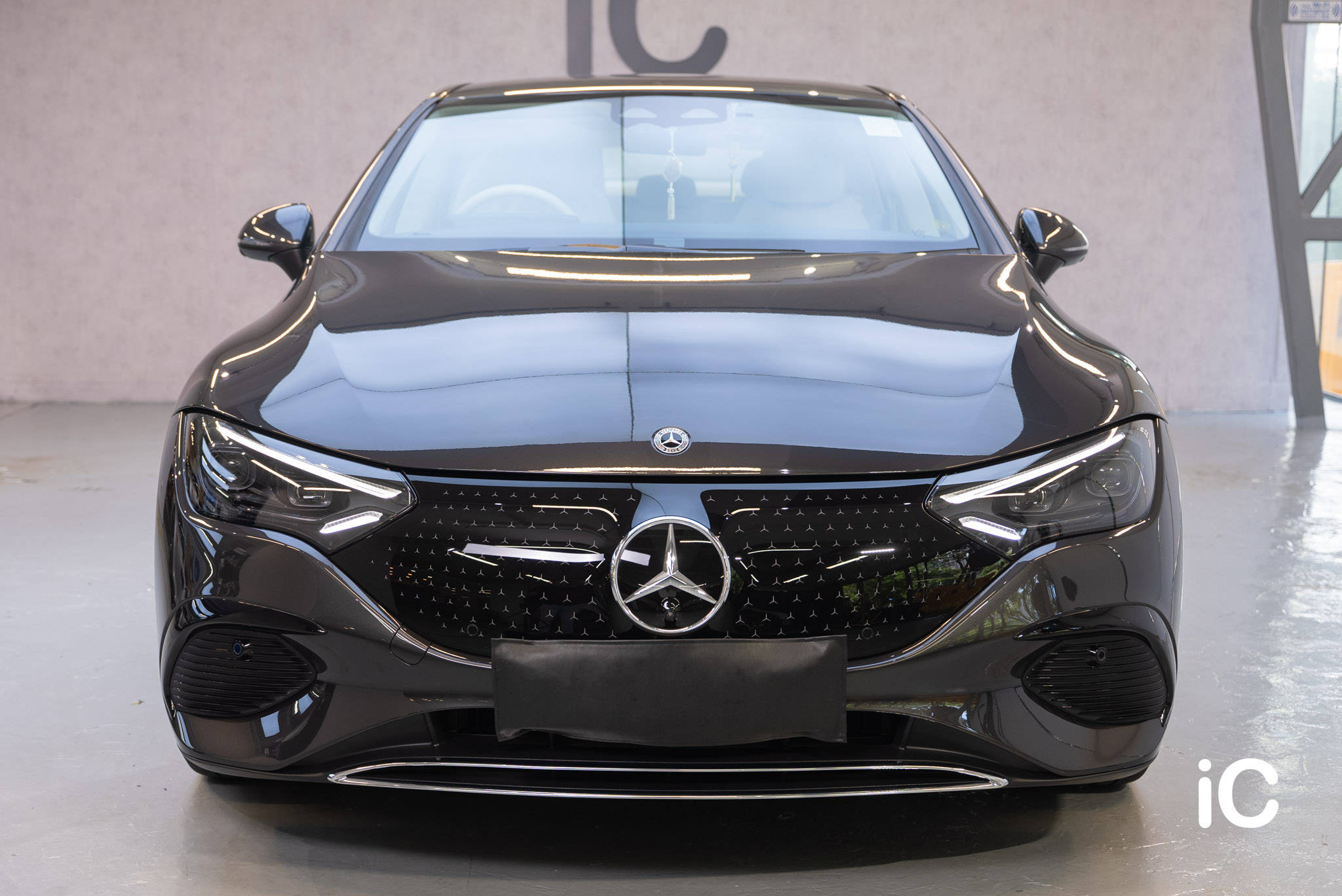 Mercedes-Benz EQE 鍍膜 施工作品