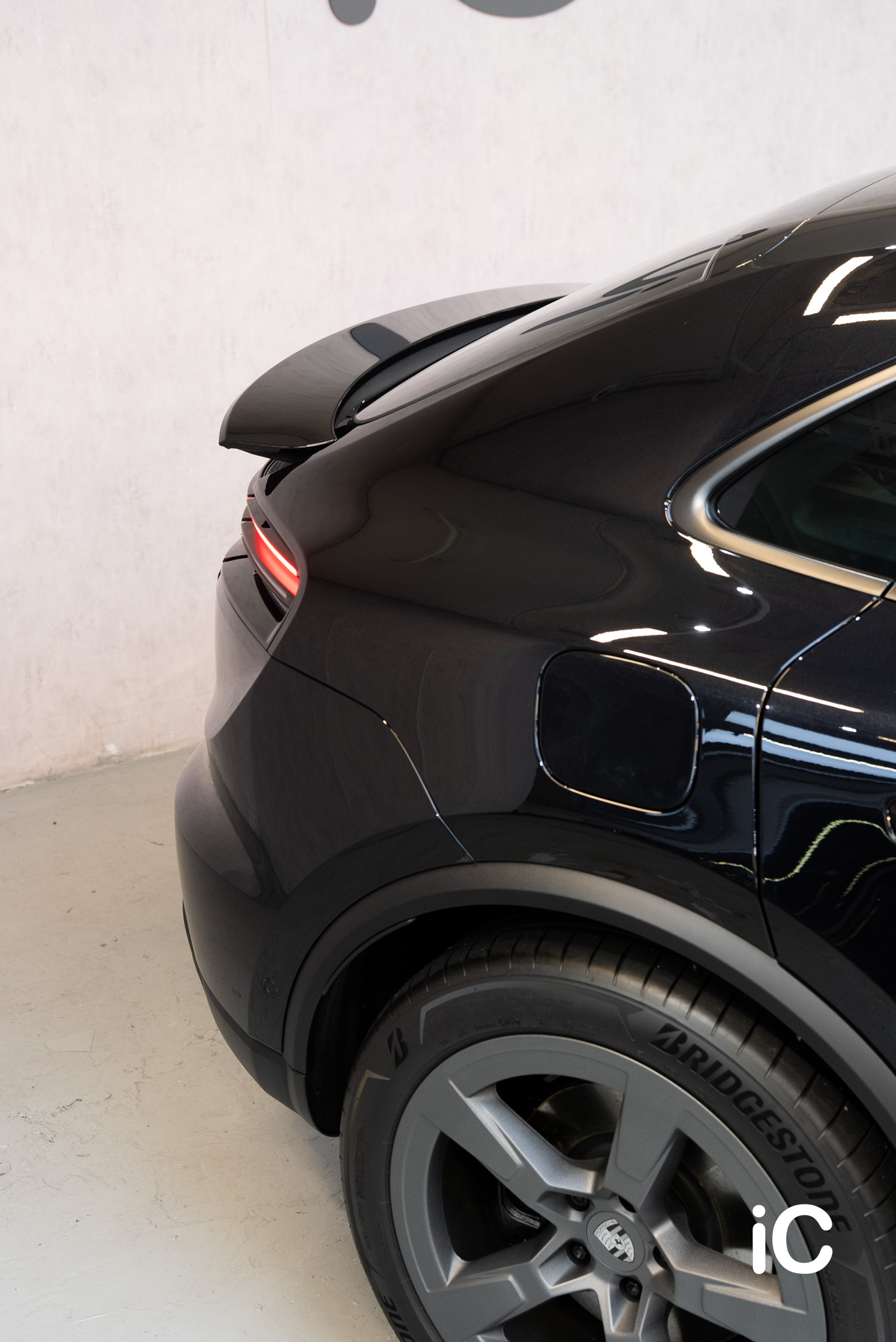 Porsche Macan EV 透明 PPF 施工作品