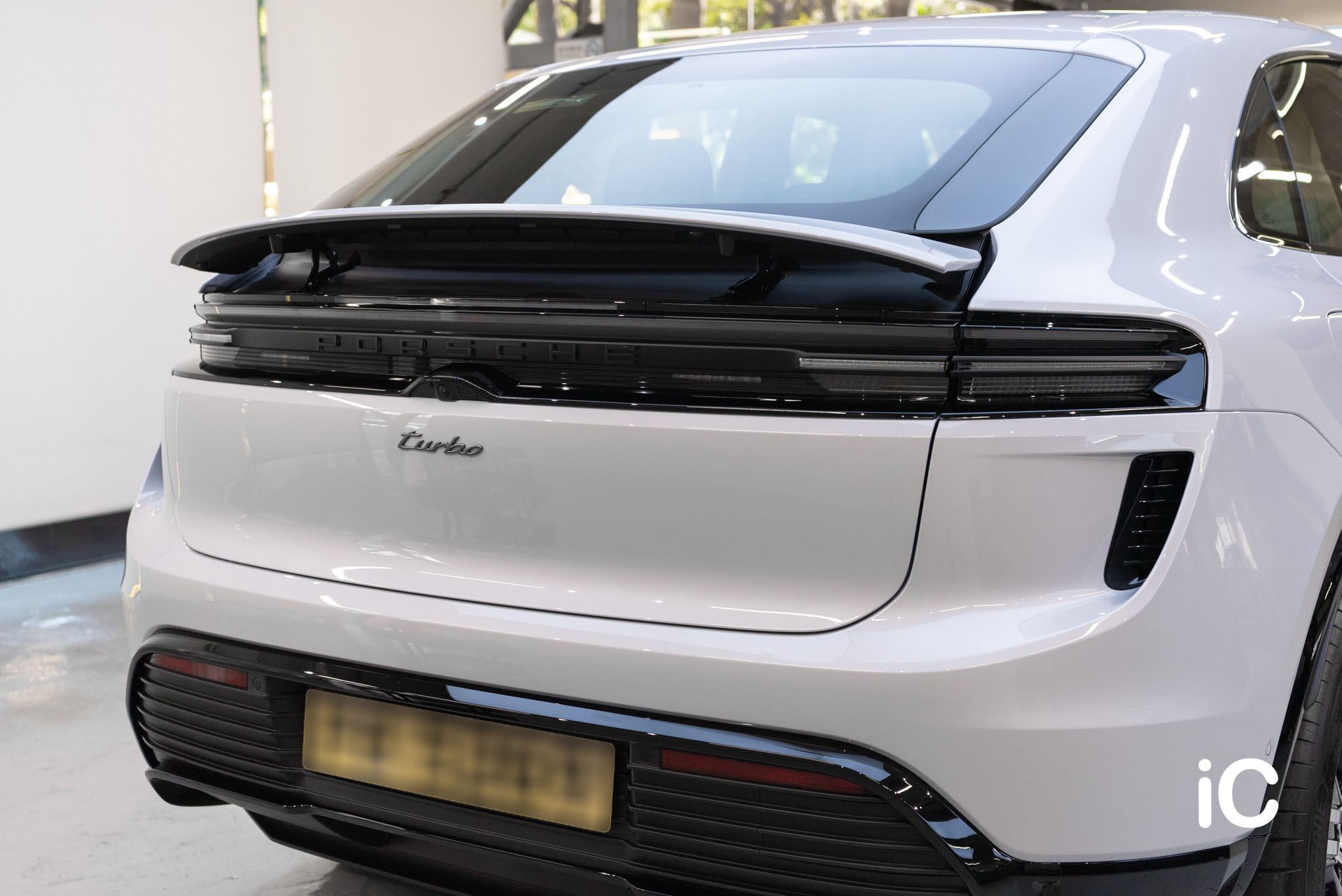Porsche Macan EV Turbo 透明 PPF 施工作品
