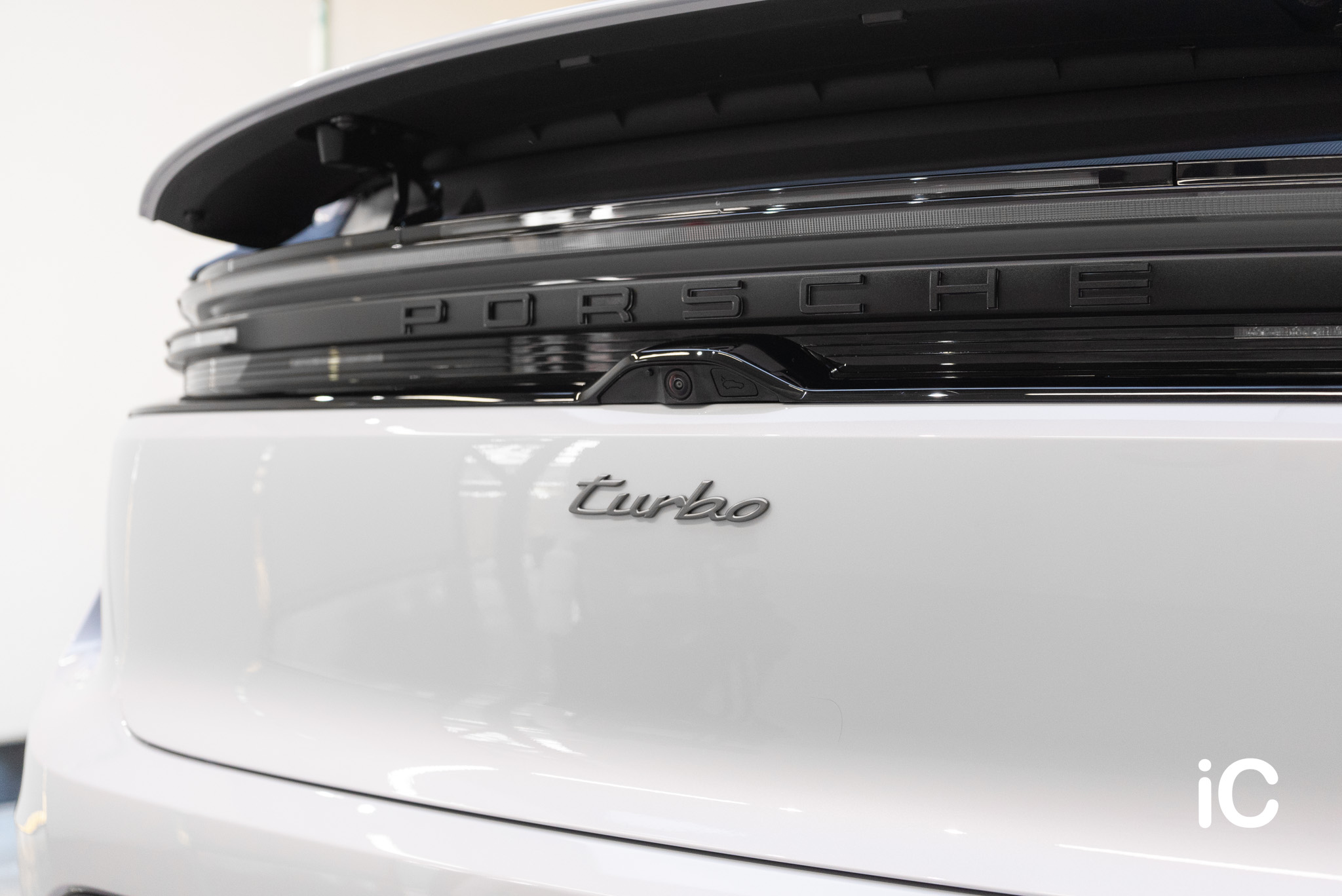 Porsche Macan EV Turbo 透明 PPF 施工作品