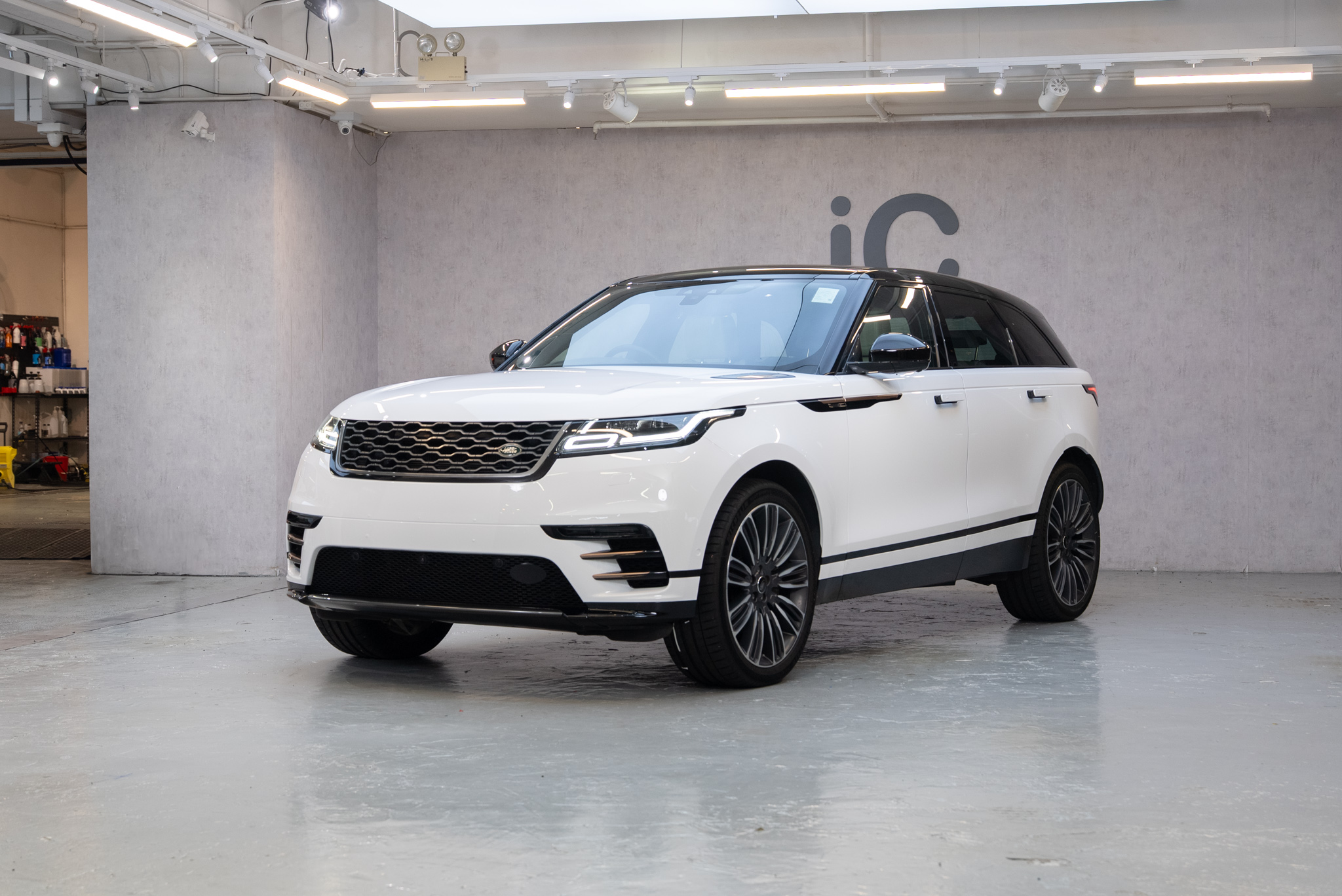 Land Rover Velar — Solid White