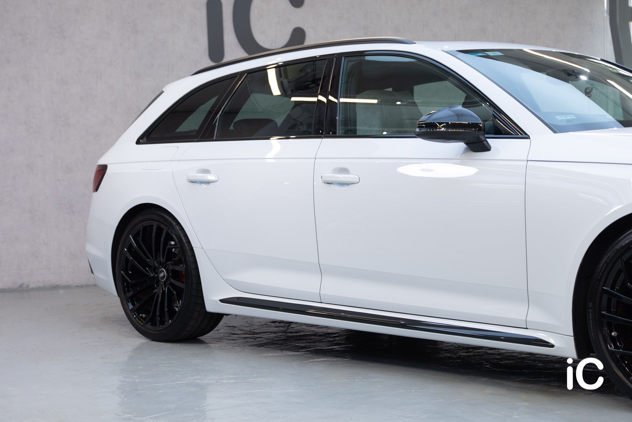 Audi RS4 鍍膜 施工作品