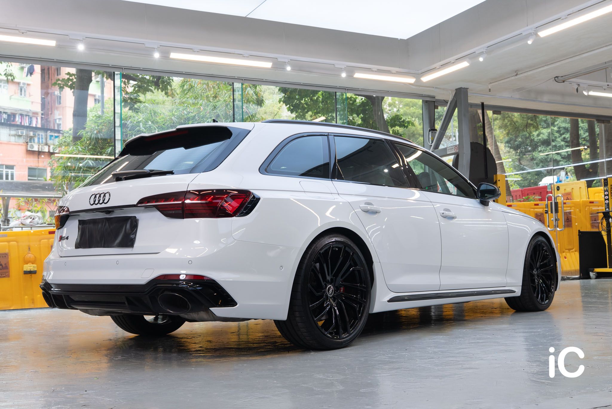 Audi RS4 鍍膜 施工作品