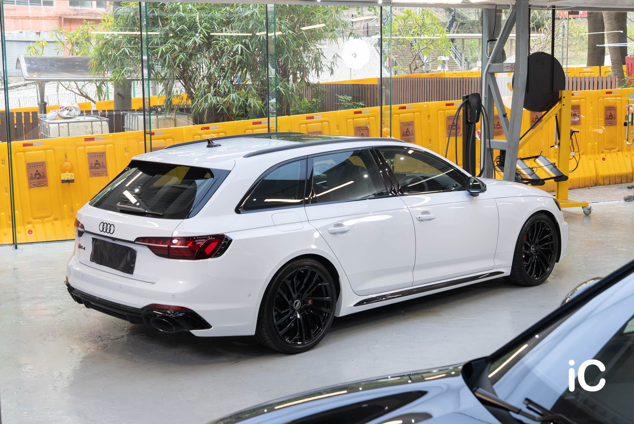 Audi RS4 鍍膜 施工作品