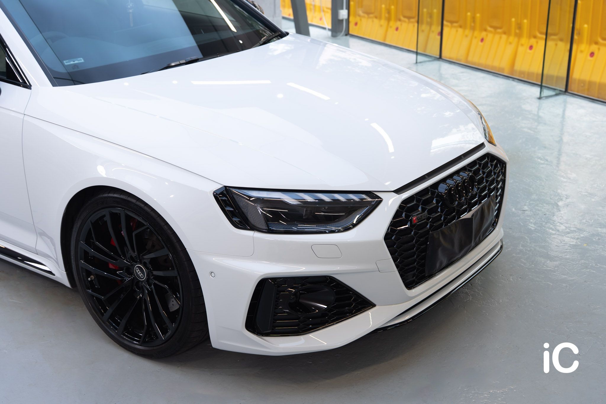 Audi RS4 鍍膜 施工作品