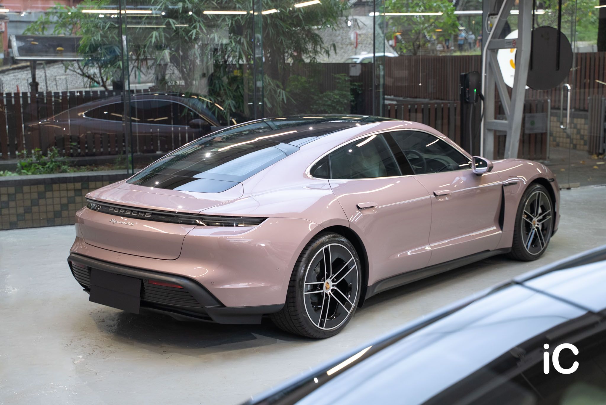 Porsche Taycan 4S 透明 PPF 施工作品