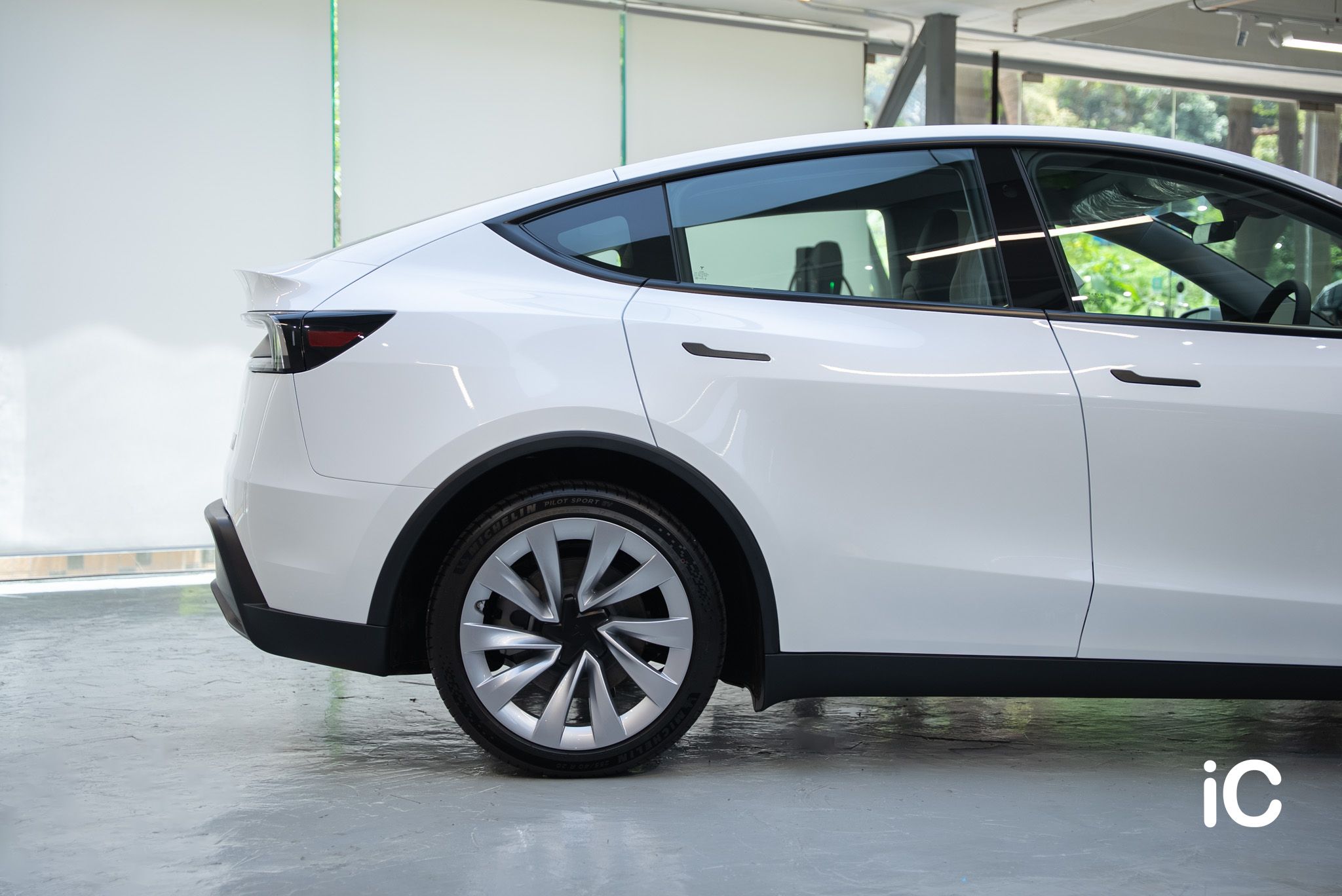 Tesla Model Y 鍍膜 施工作品