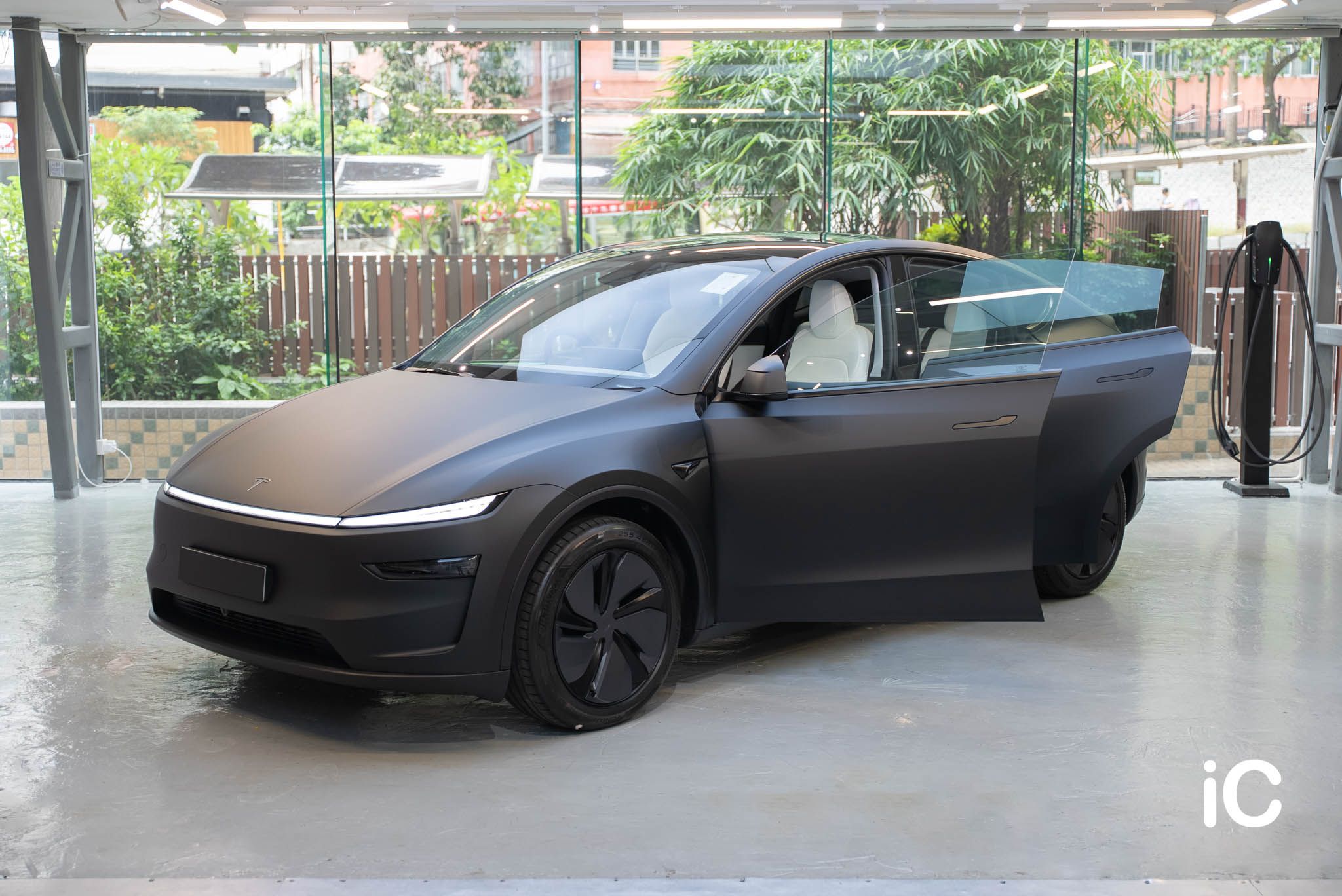 Tesla Model Y 轉色 PPF 施工作品