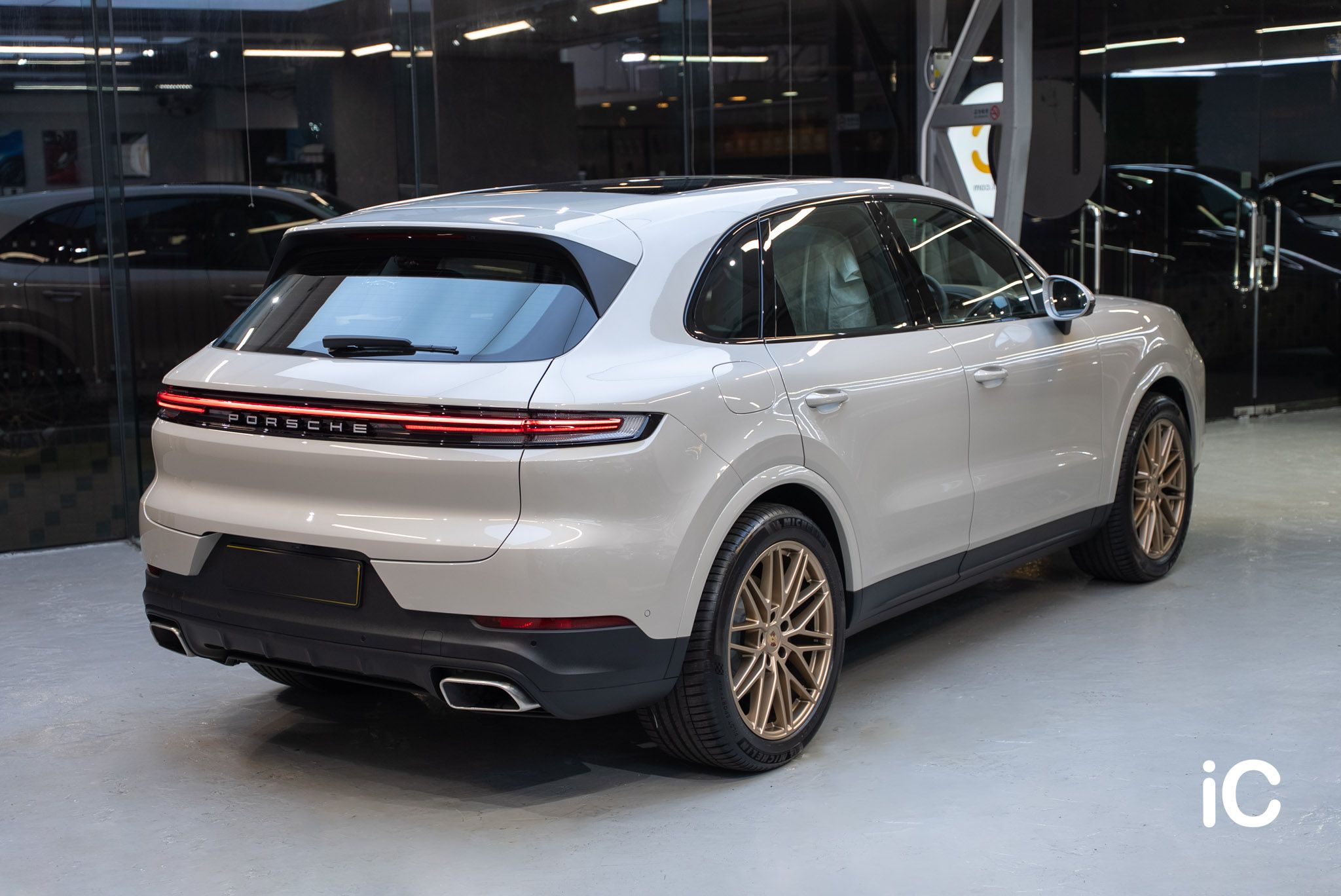 Porsche Cayenne 透明 PPF 施工作品