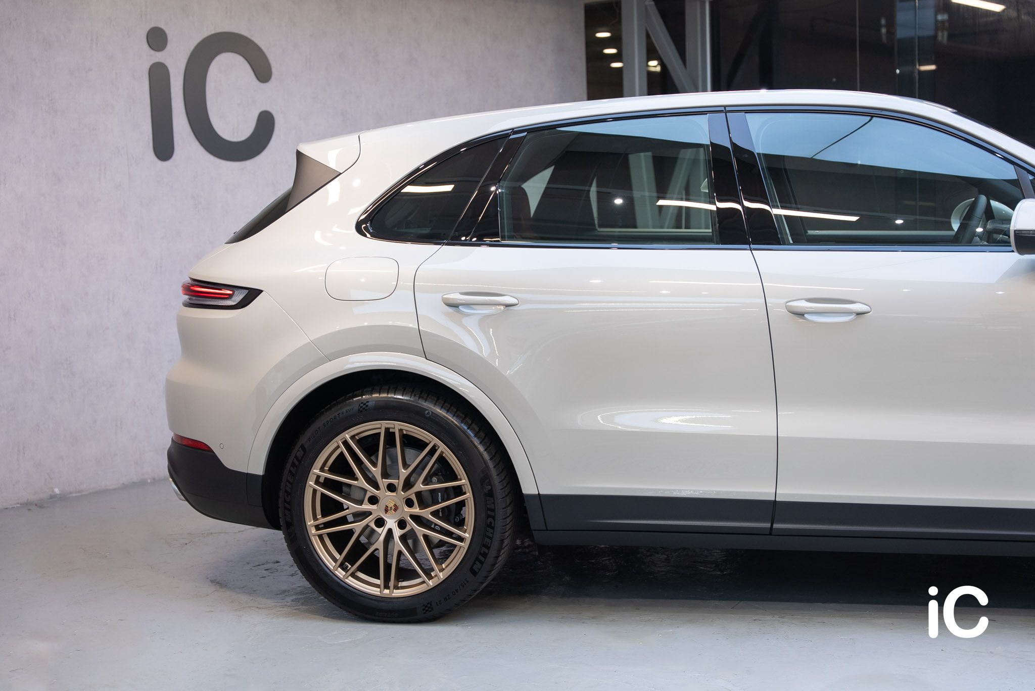 Porsche Cayenne 透明 PPF 施工作品