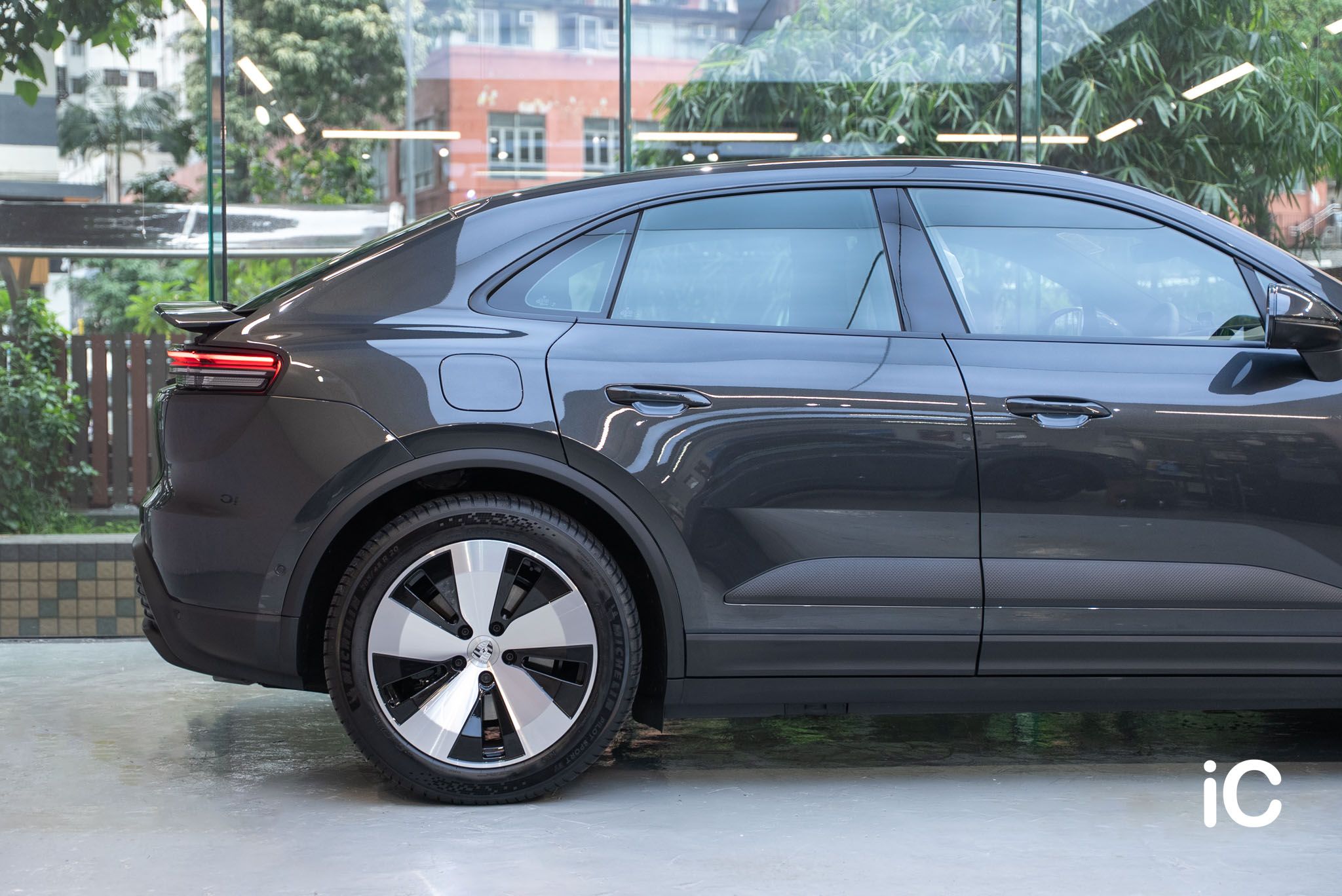 Porsche Macan EV 透明 PPF 施工作品