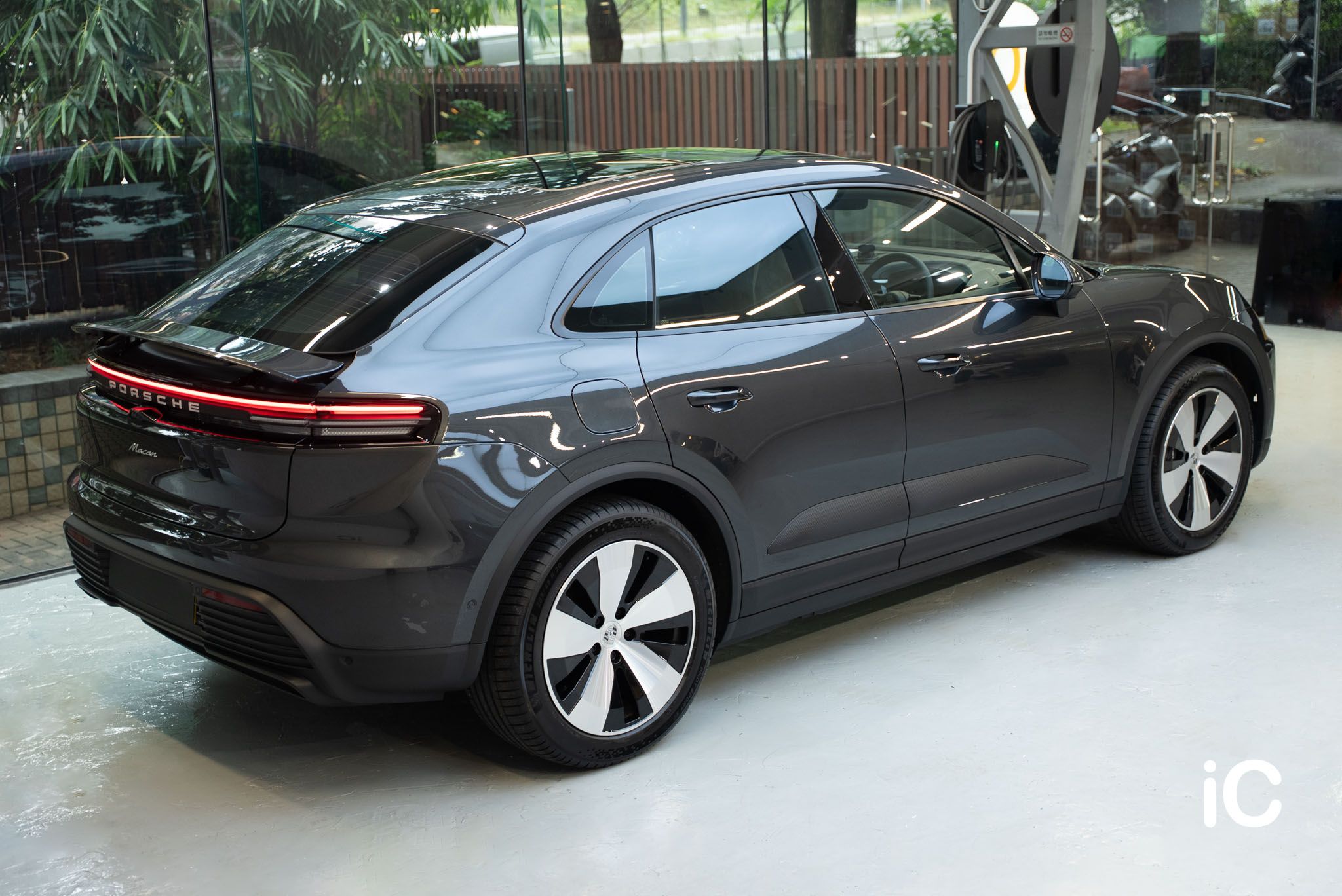 Porsche Macan EV 透明 PPF 施工作品
