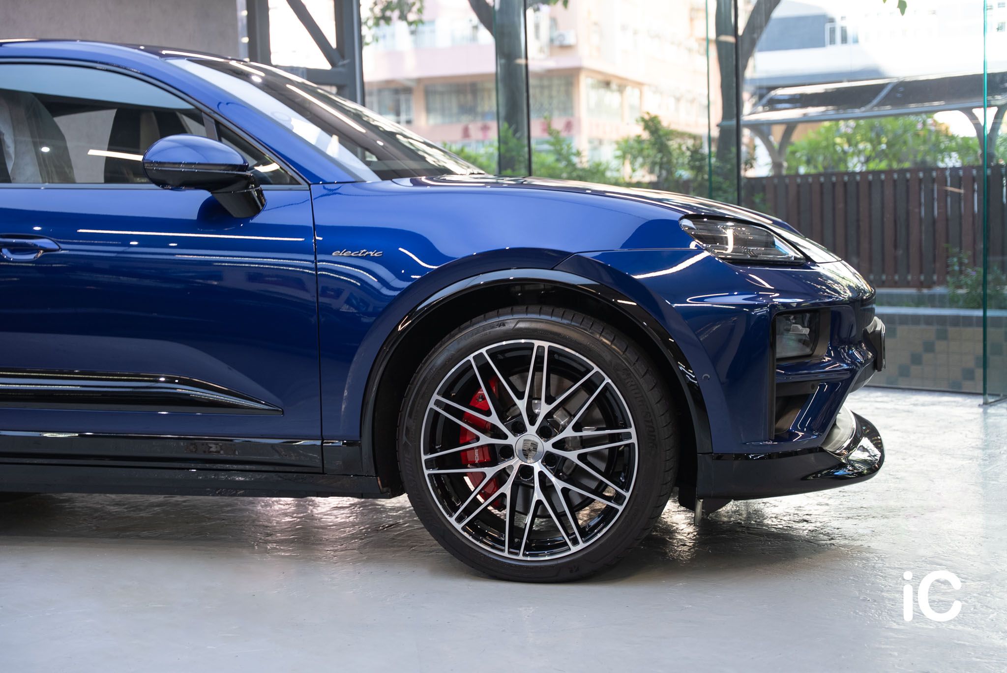 Porsche Macan Turbo EV 透明 PPF 施工作品