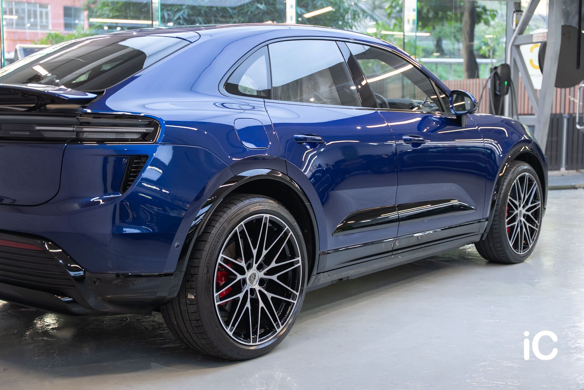 Porsche Macan Turbo EV 透明 PPF 施工作品