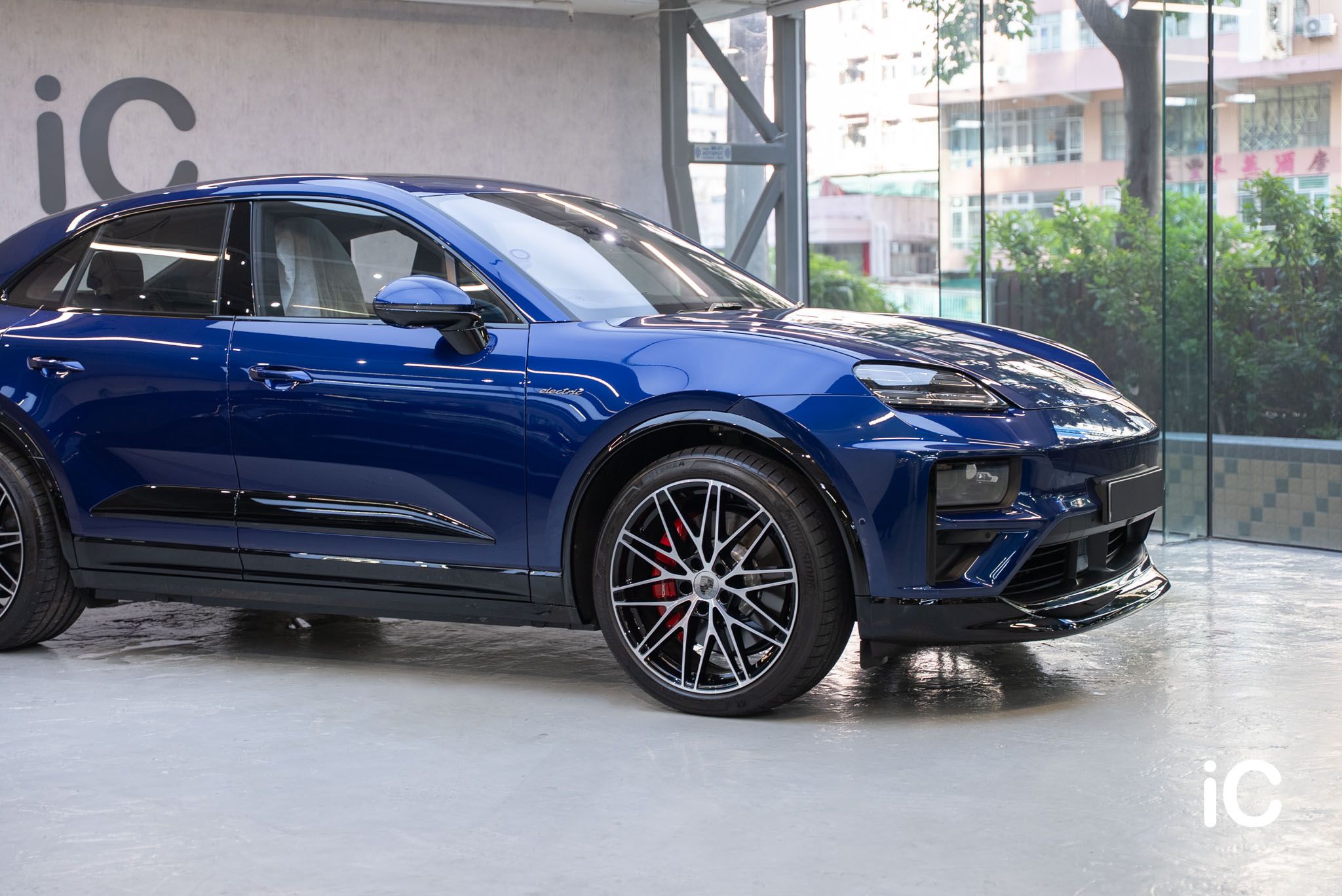 Porsche Macan Turbo EV 透明 PPF 施工作品