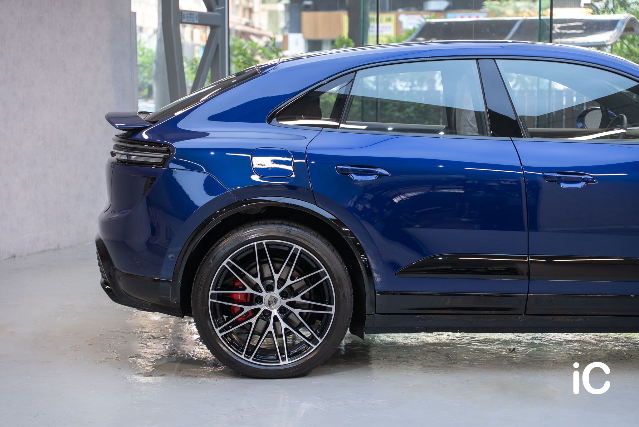 Porsche Macan Turbo EV 透明 PPF 施工作品