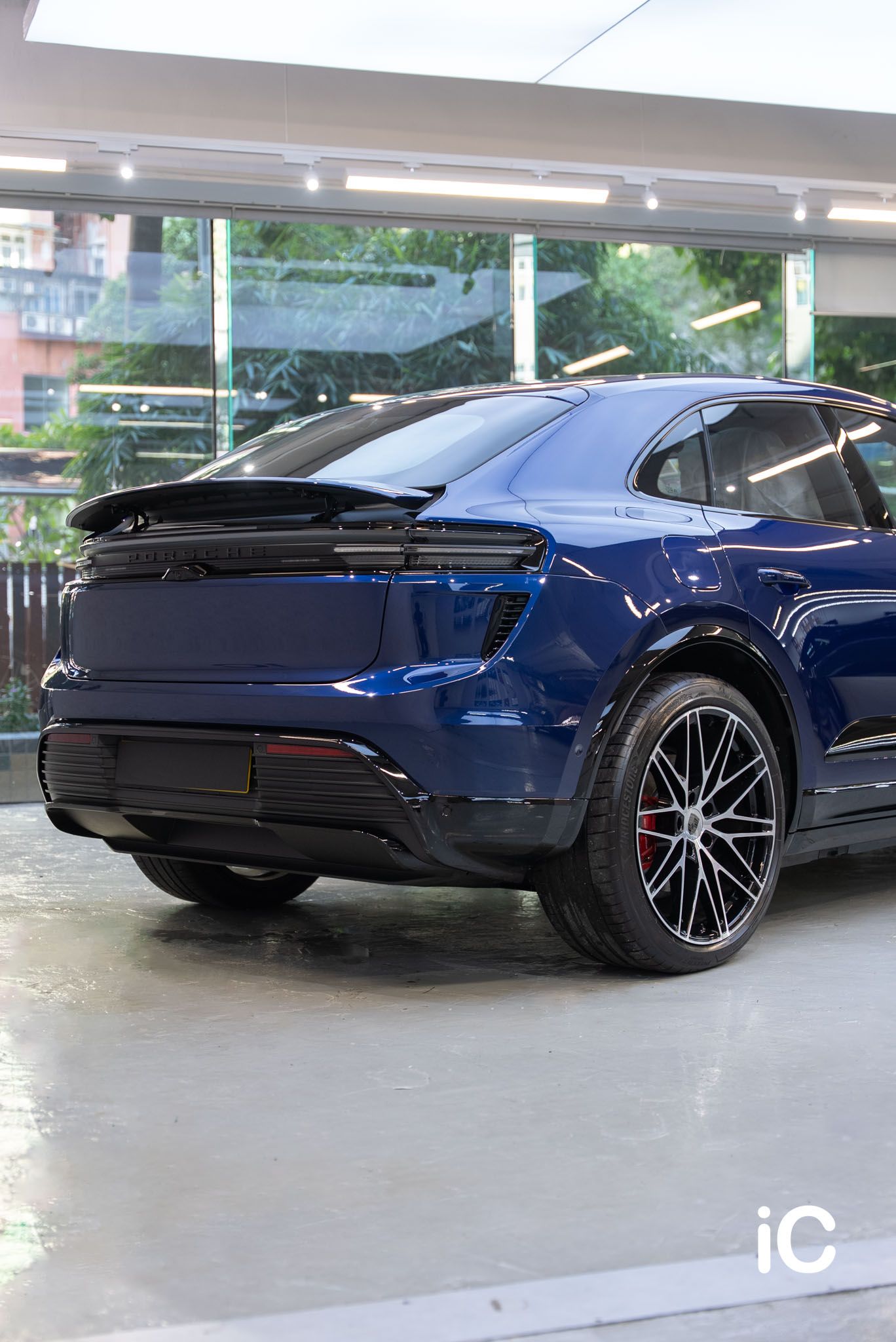 Porsche Macan Turbo EV 透明 PPF 施工作品