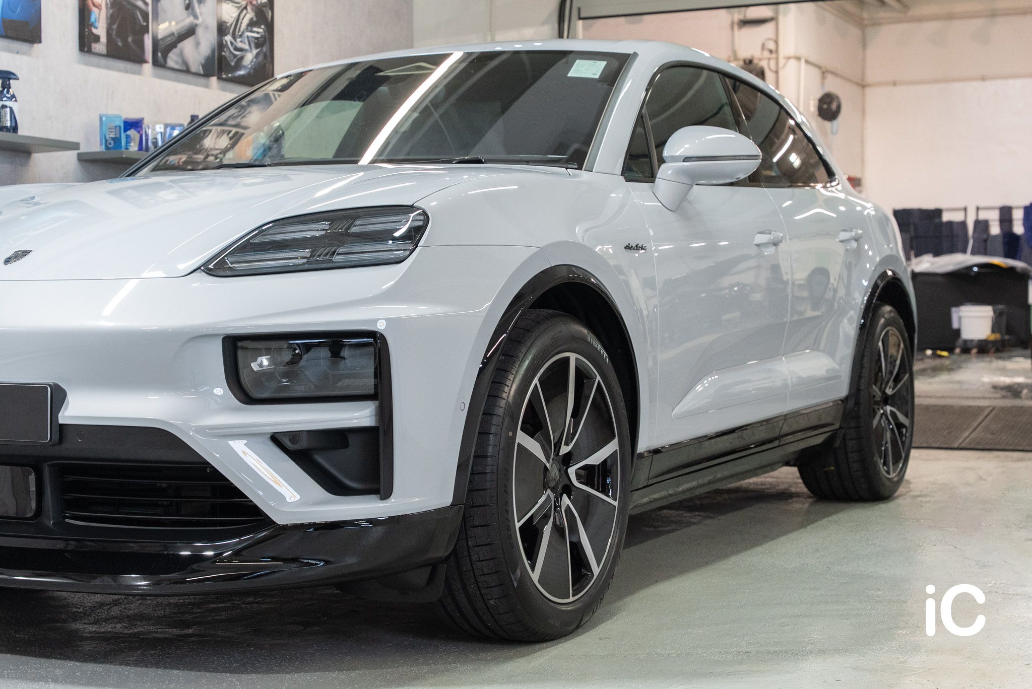Porsche Macan EV Turbo 透明 PPF 施工作品