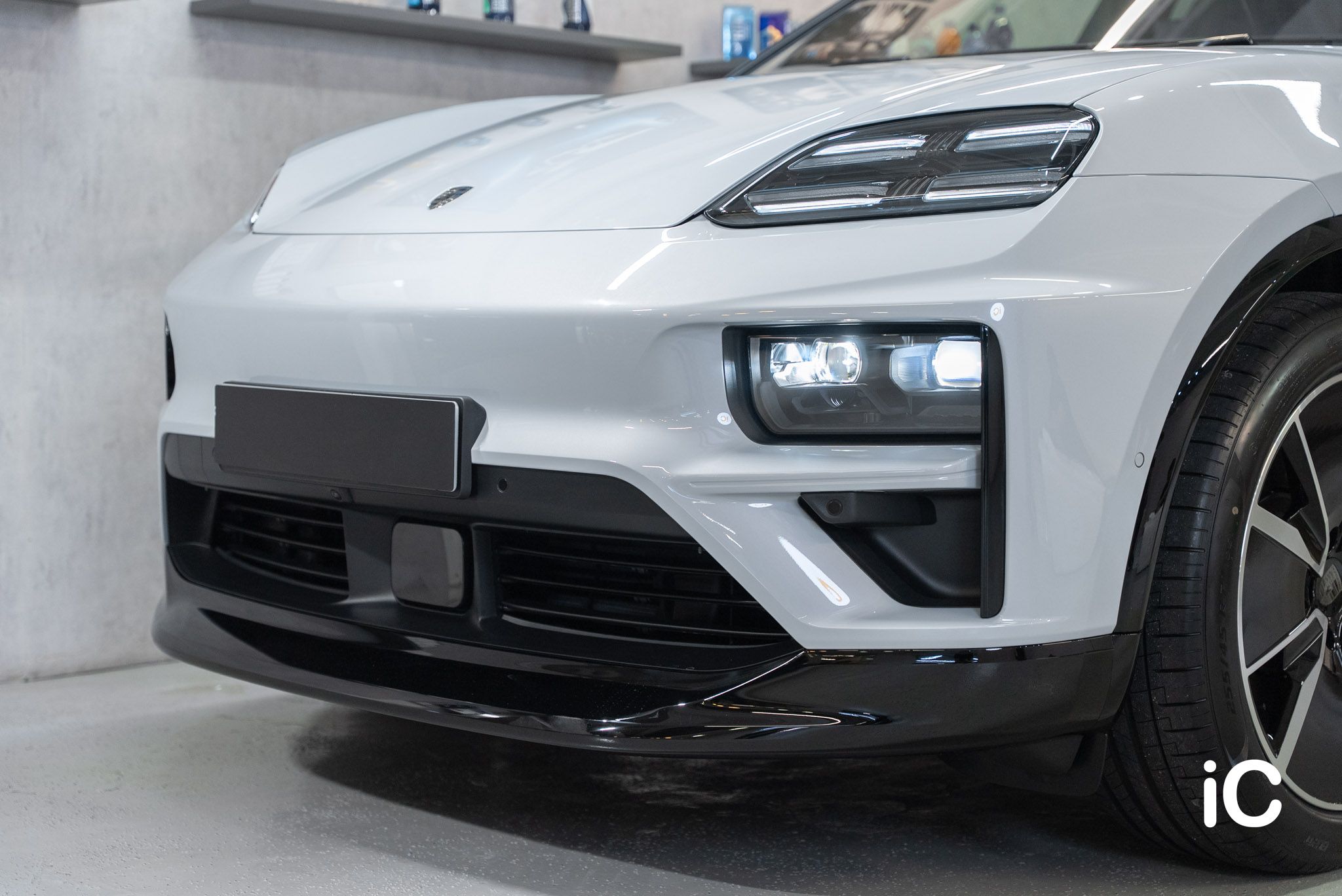 Porsche Macan EV Turbo 透明 PPF 施工作品