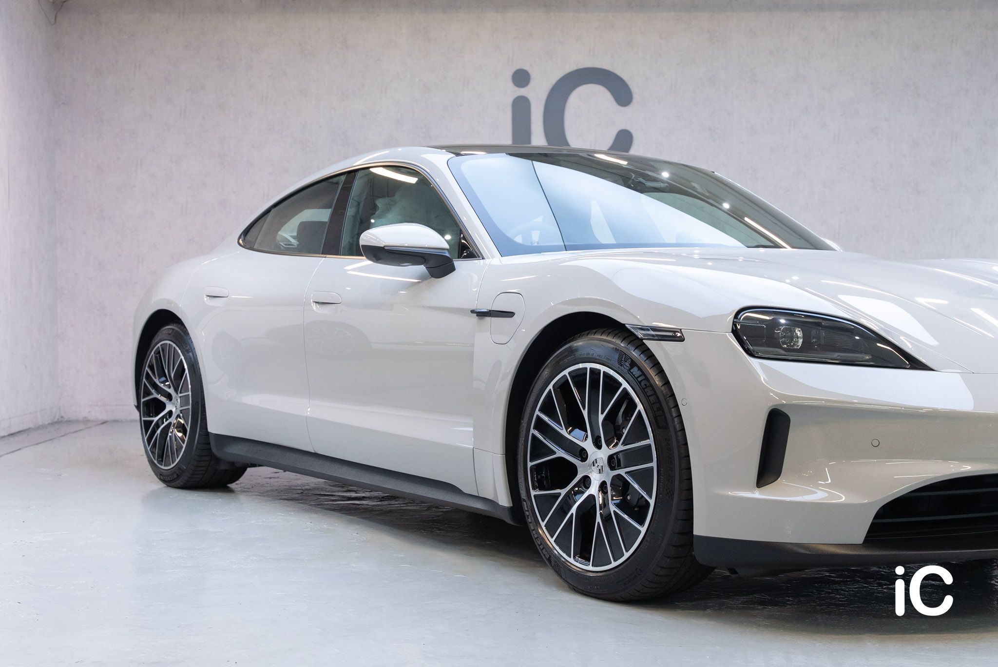 Porsche Taycan 透明 PPF 施工作品