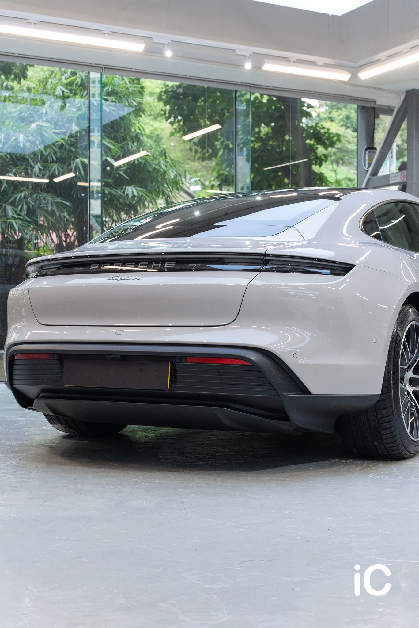 Porsche Taycan 透明 PPF 施工作品
