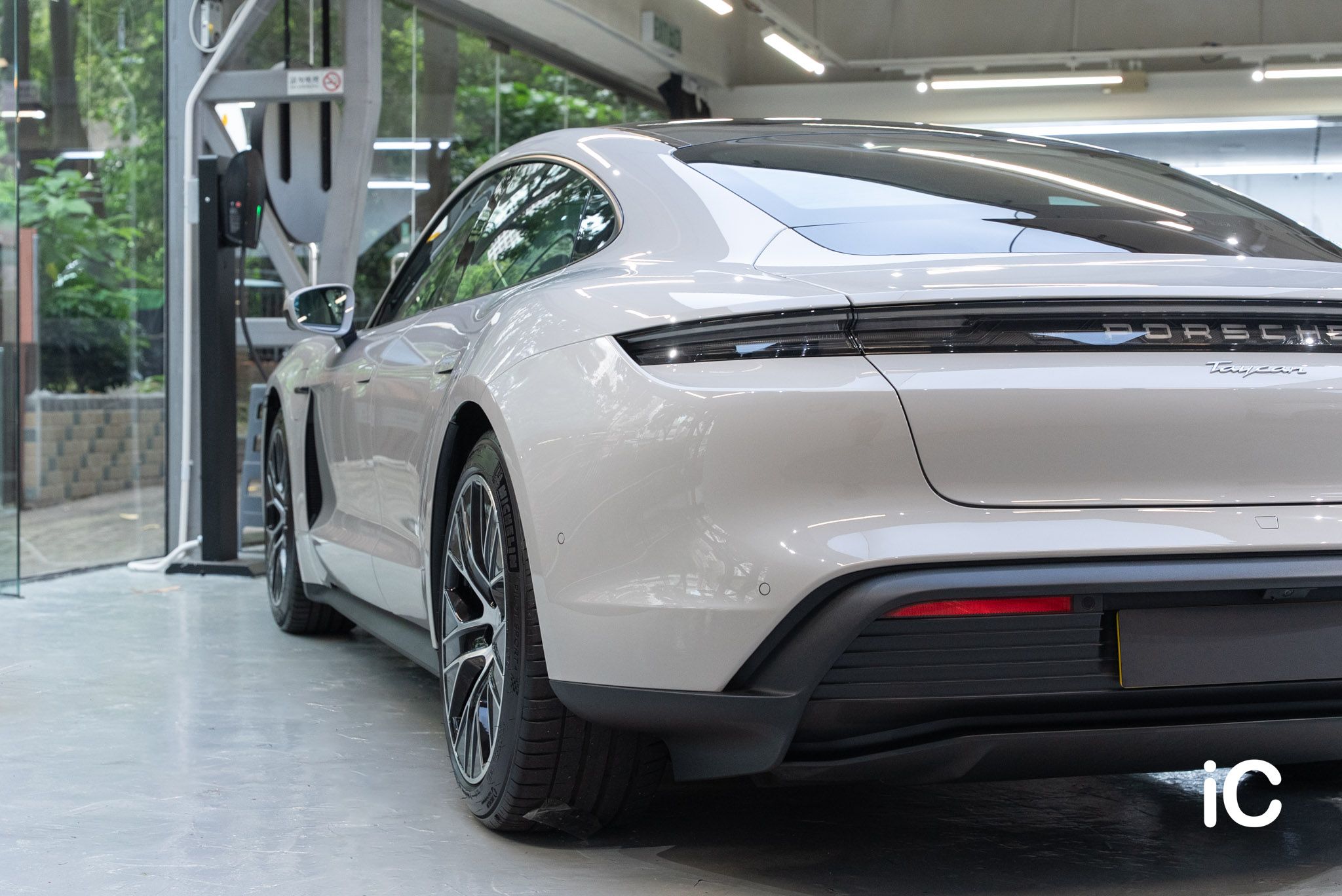 Porsche Taycan 透明 PPF 施工作品