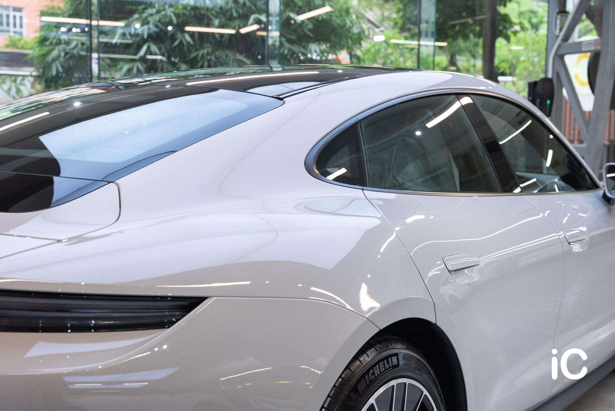 Porsche Taycan 透明 PPF 施工作品