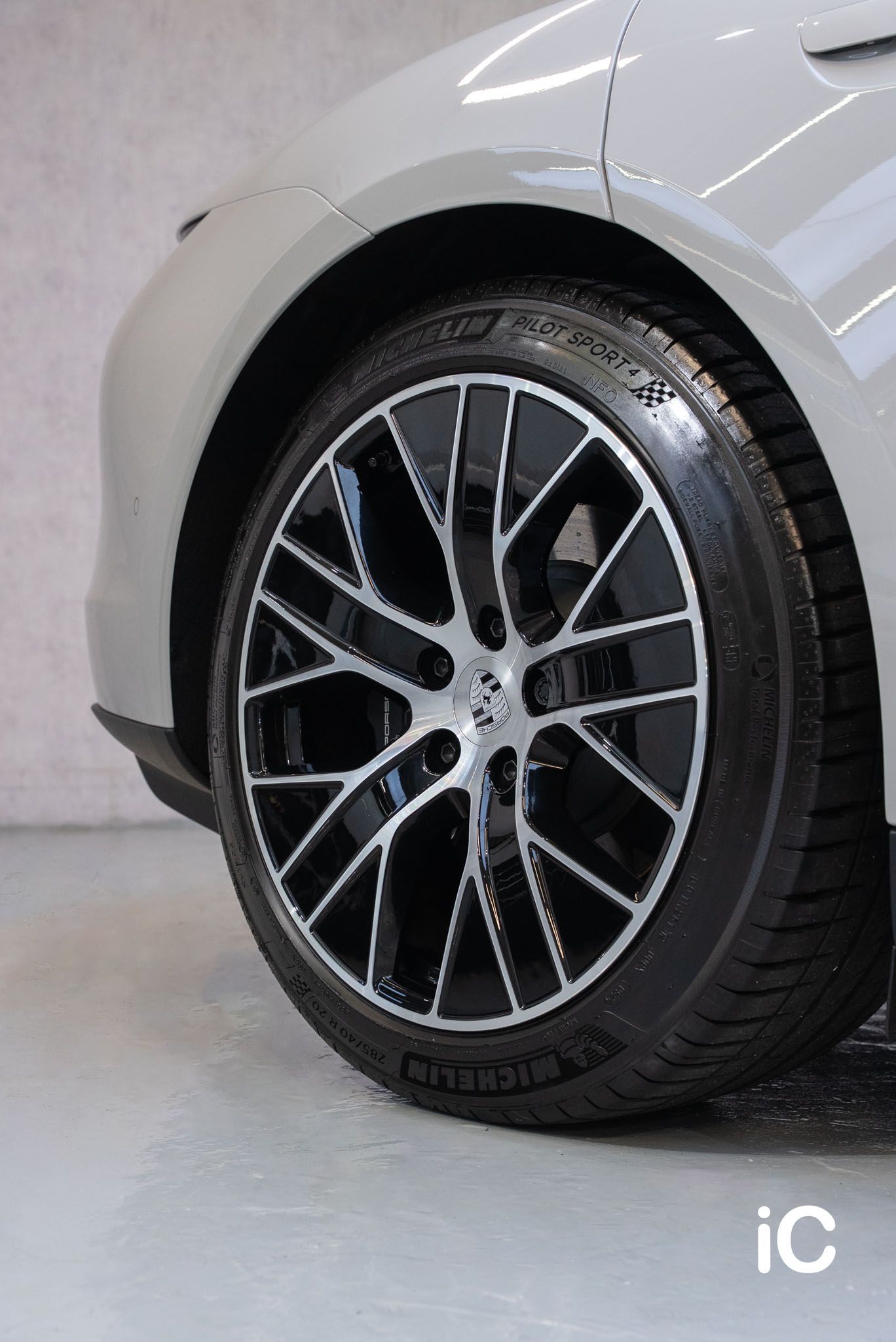 Porsche Taycan 透明 PPF 施工作品