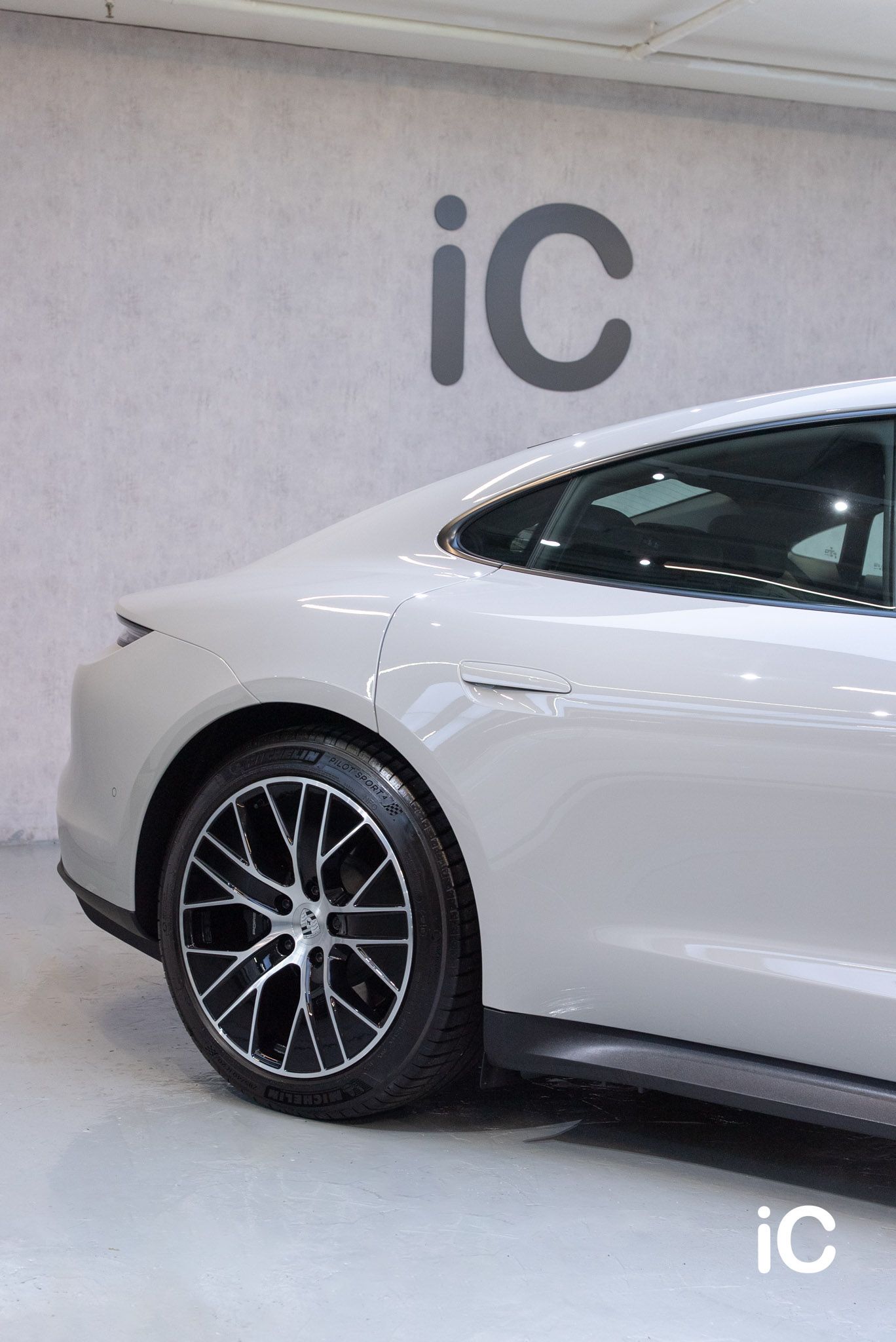 Porsche Taycan 透明 PPF 施工作品