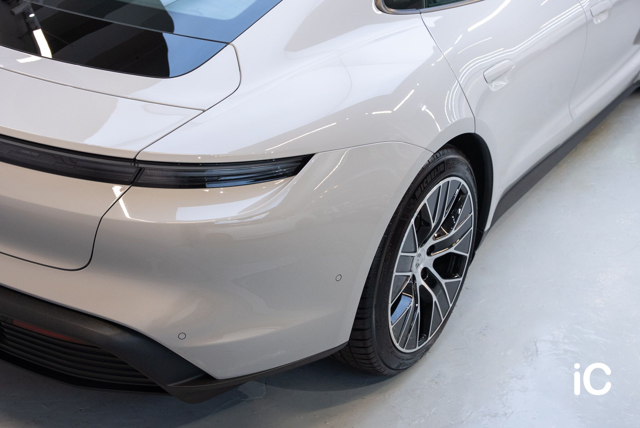 Porsche Taycan 透明 PPF 施工作品