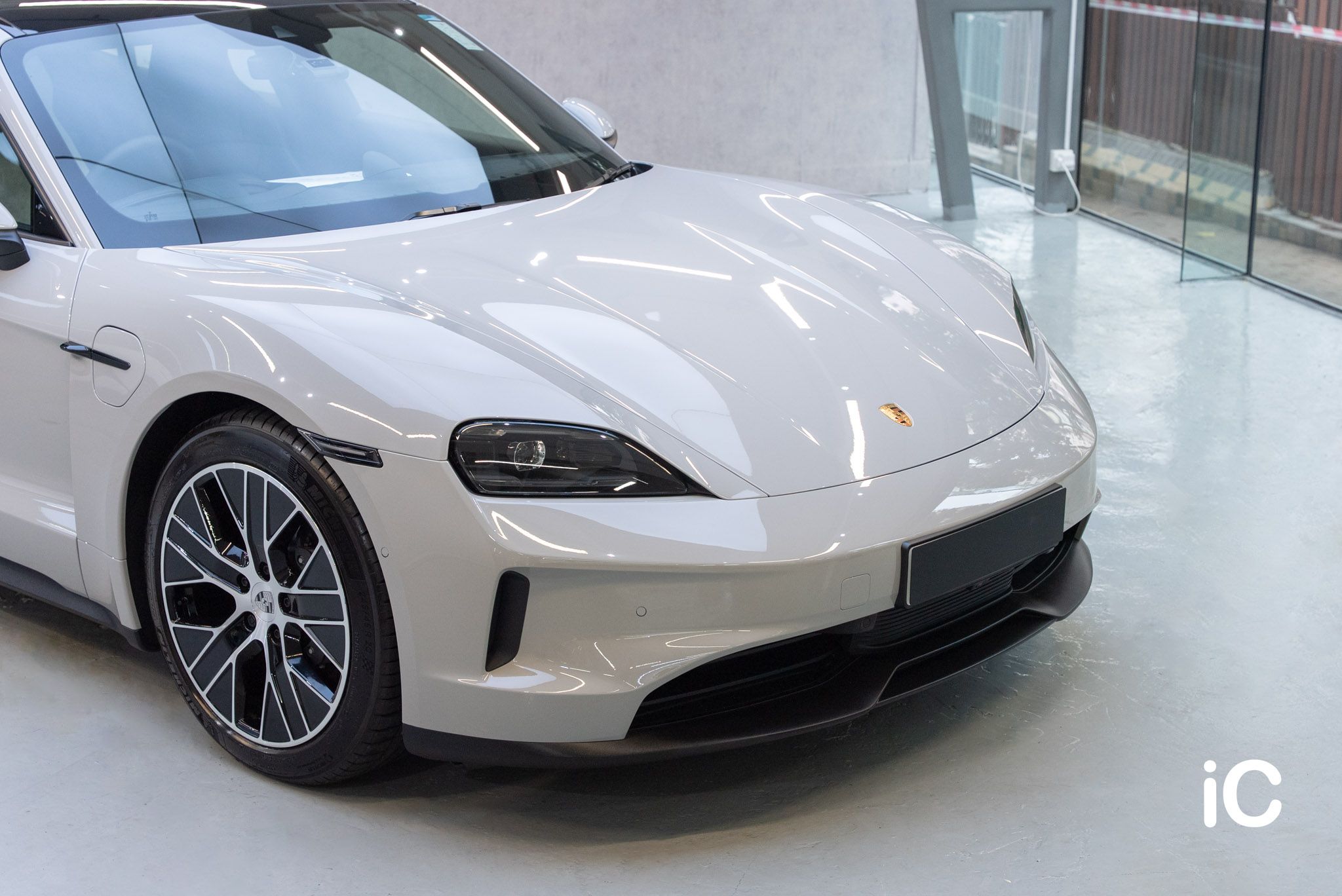 Porsche Taycan 透明 PPF 施工作品