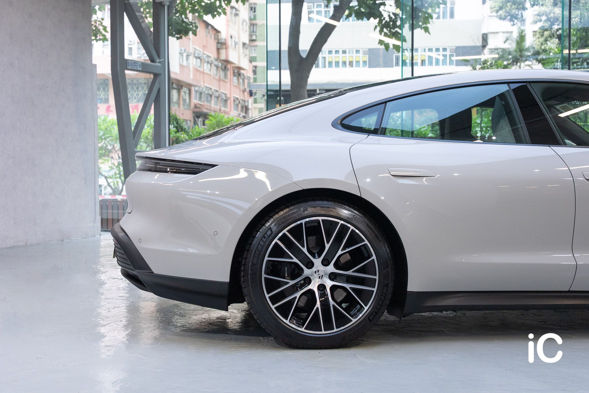 Porsche Taycan 透明 PPF 施工作品