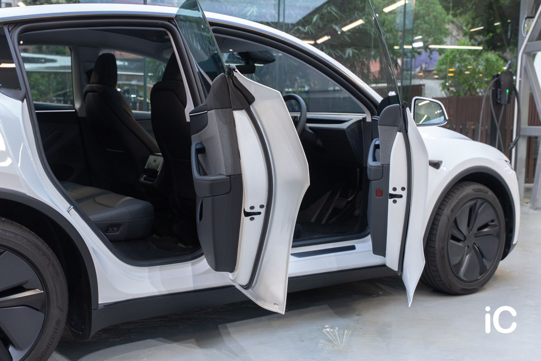 Tesla Model Y 轉色 PPF 施工作品