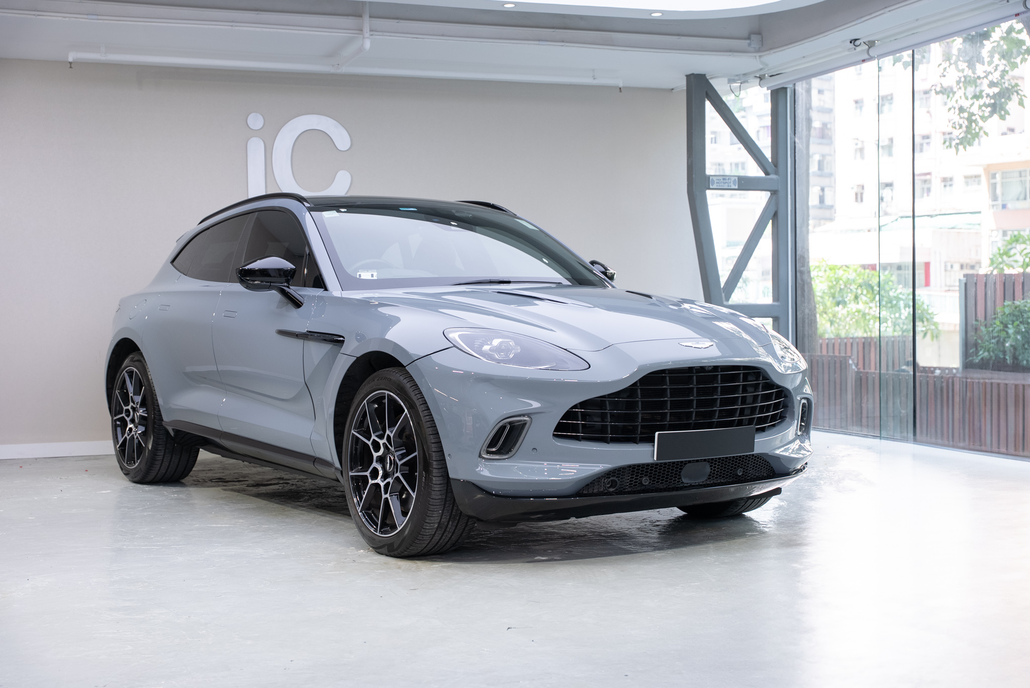 Aston Martin DBX