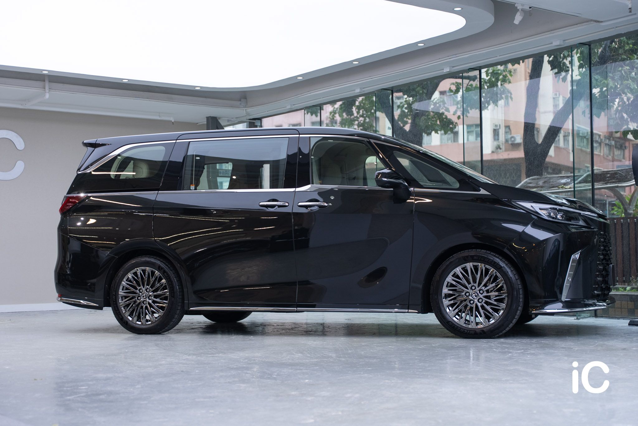 Lexus LM 透明 PPF 施工作品
