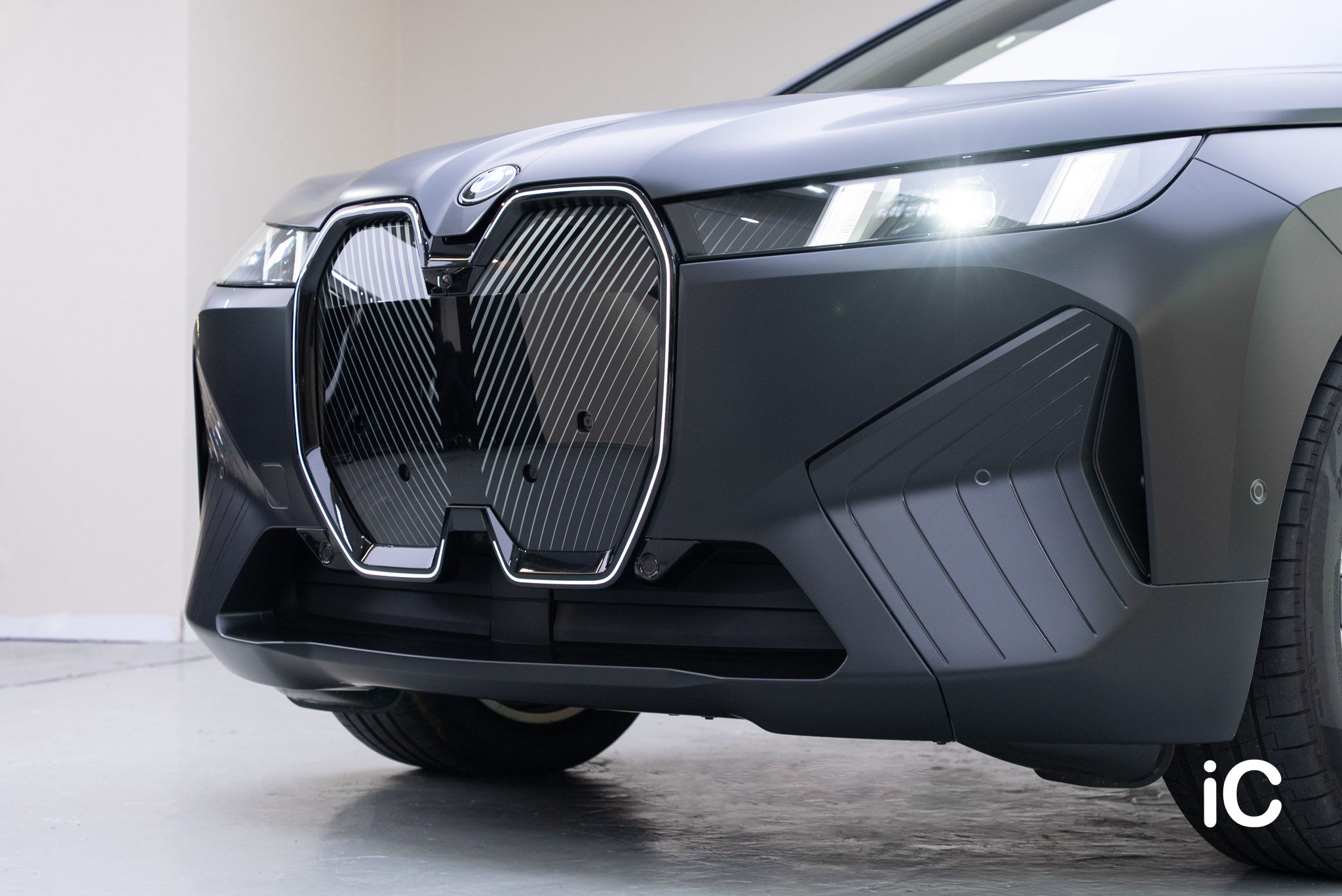 BMW iX 透明 PPF 施工作品