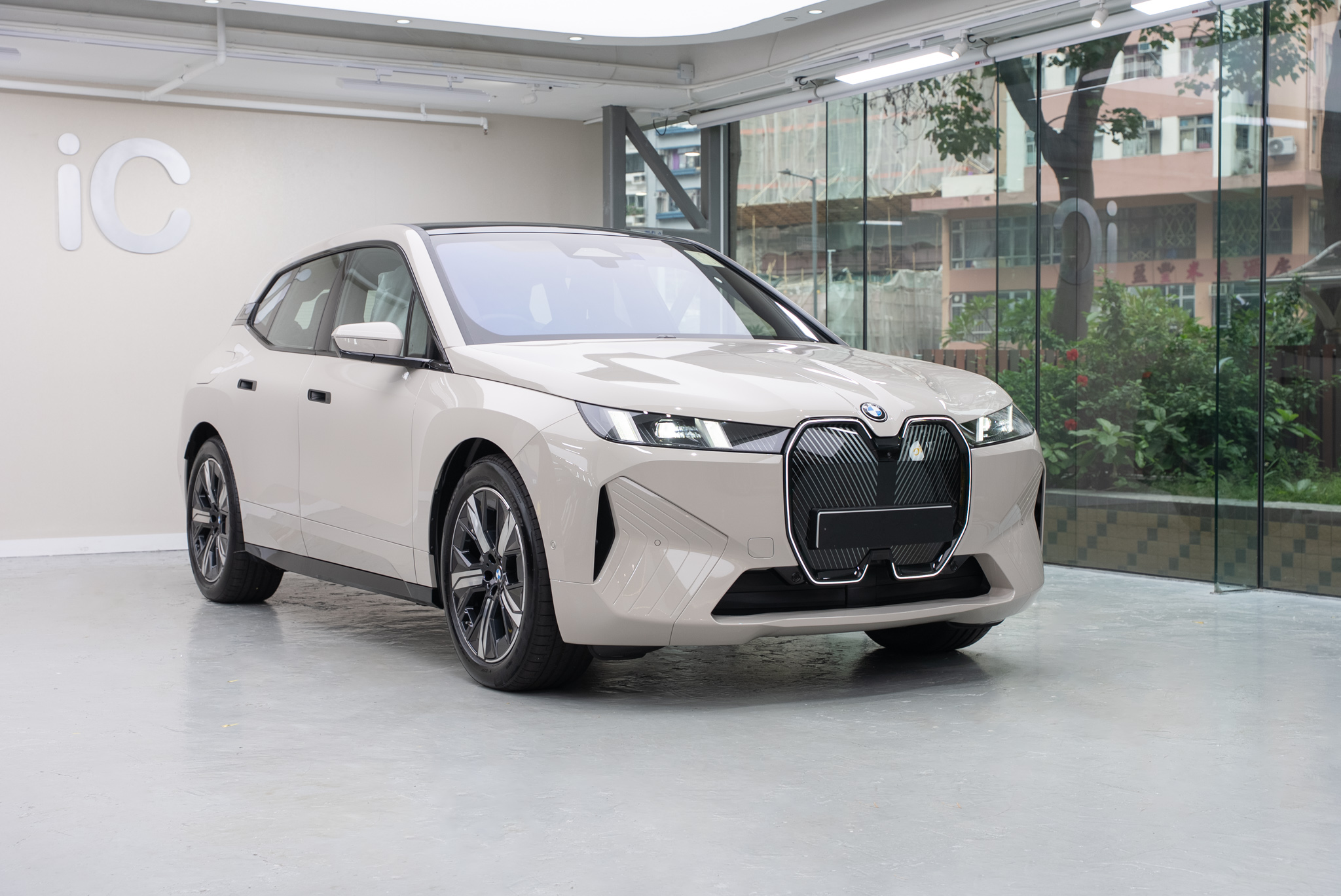 BMW iX 透明 PPF 施工作品